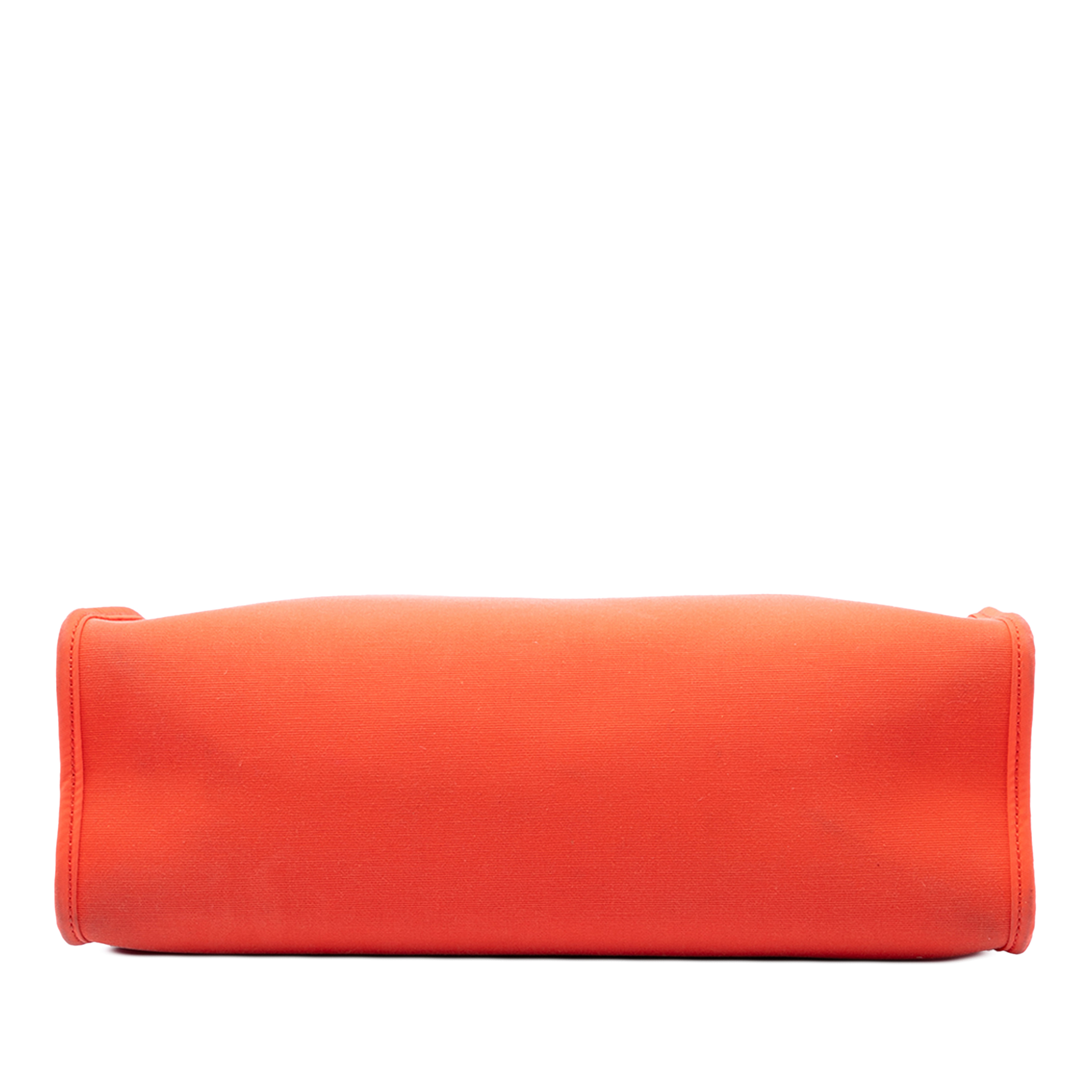 Hermès Toile Herbag Zip 31, från Luxclusif, i färgen orange. Klicka för att öppna bilden i stort format