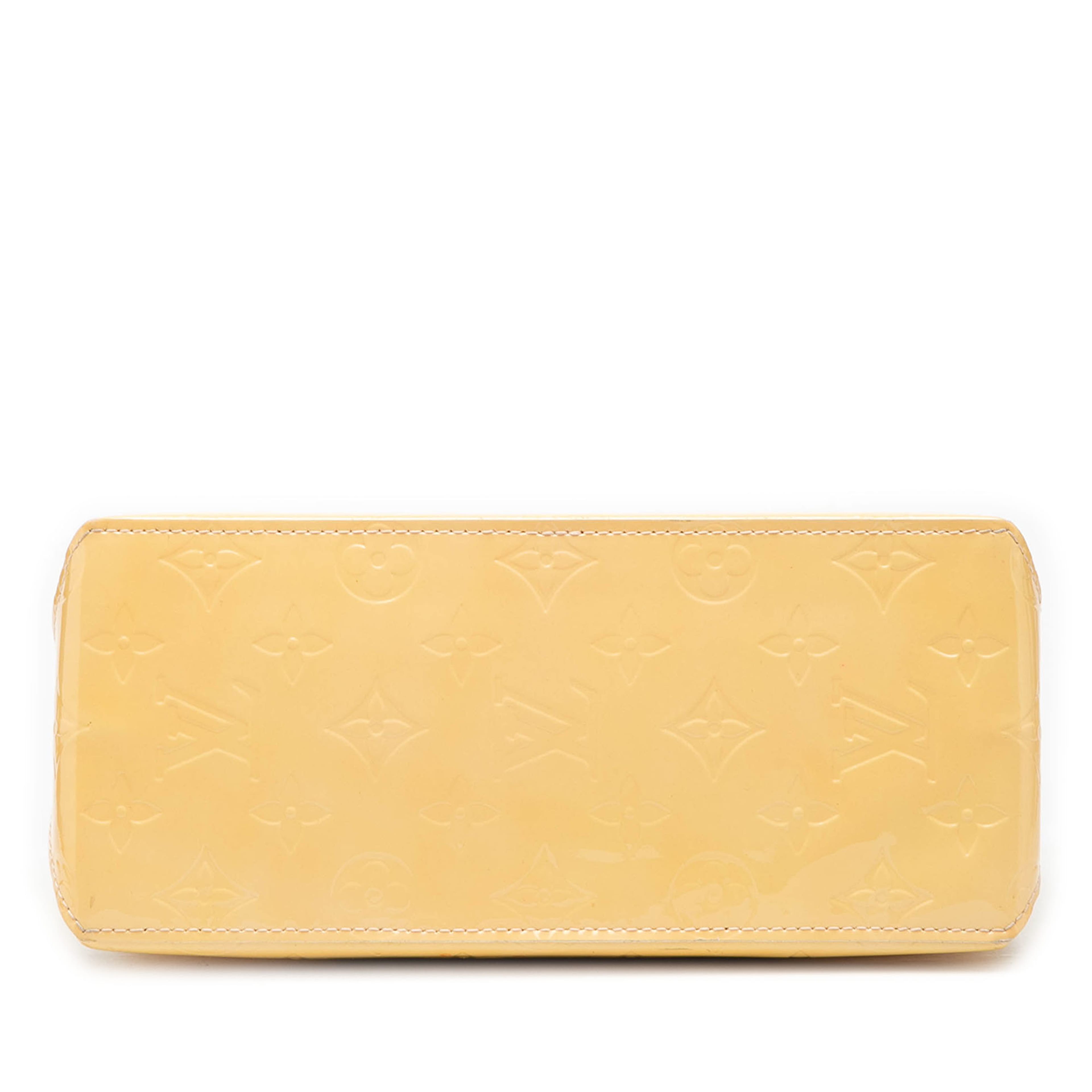 Louis Vuitton Monogram Vernis Reade Pm, från Luxclusif, i färgen beige. Klicka för att öppna bilden i stort format