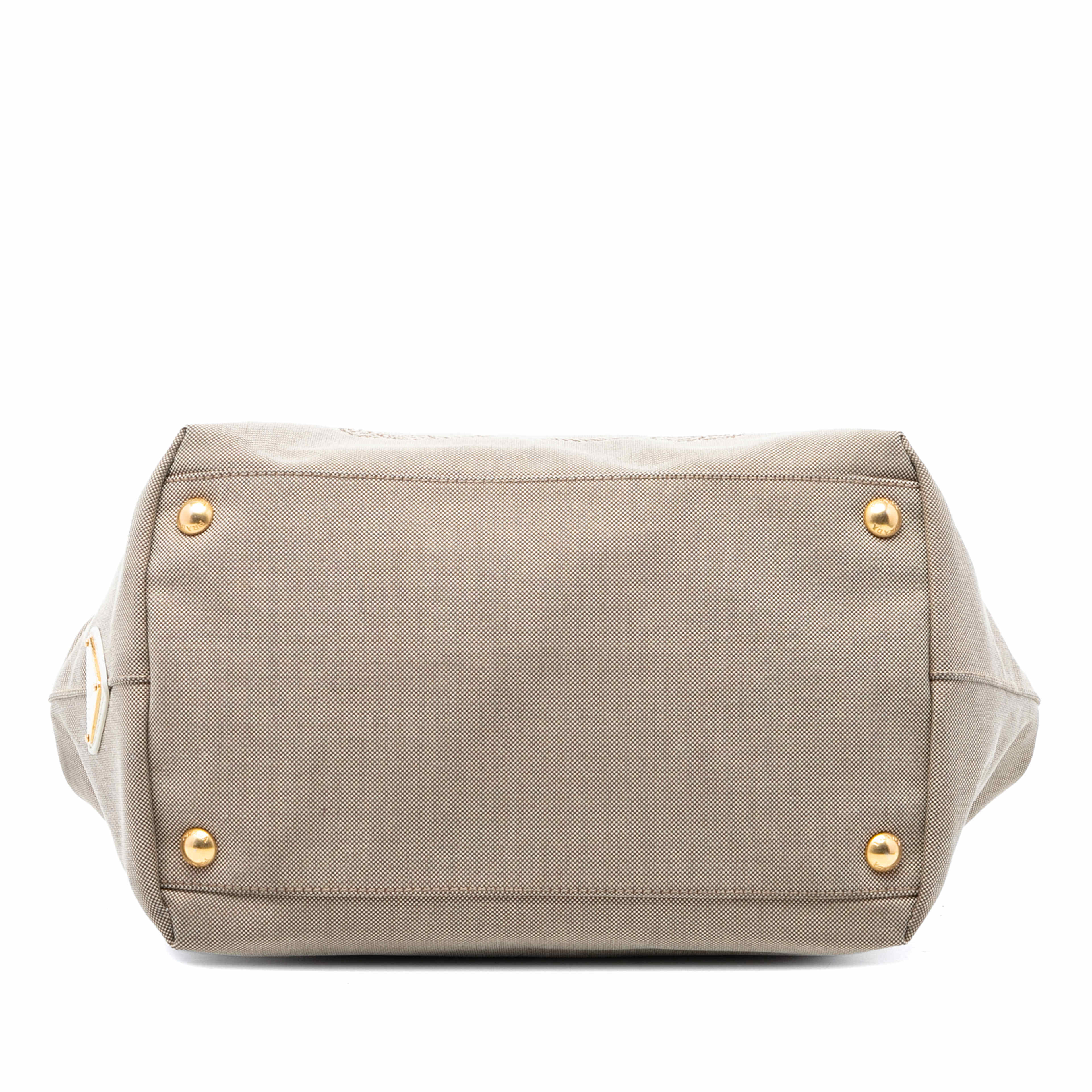 Prada Canvas Canapa Logo Tote, från Luxclusif, i färgen blå. Klicka för att öppna bilden i stort format