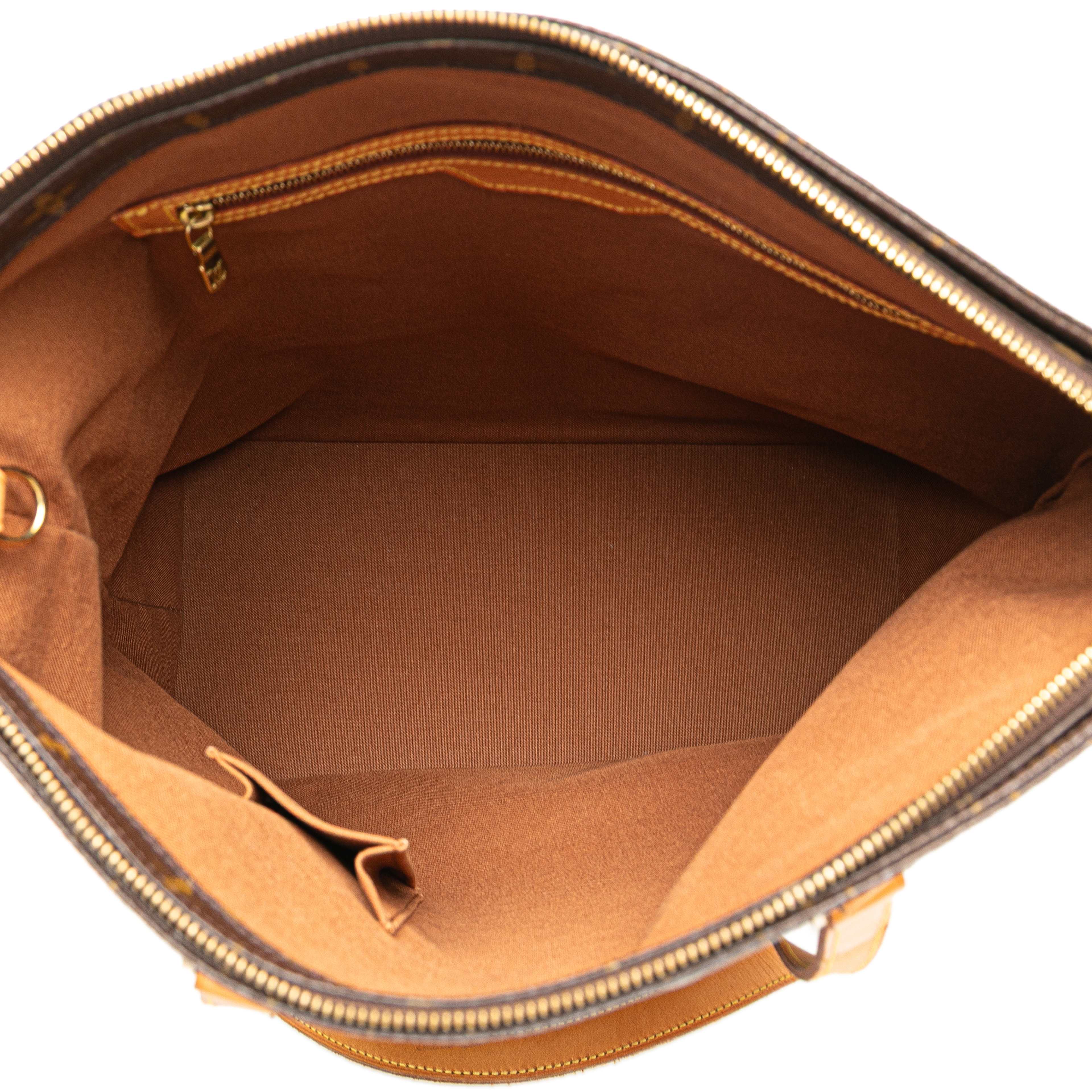 Louis Vuitton Monogram Cabas Mezzo, från Luxclusif, i färgen brown. Klicka för att öppna bilden i stort format