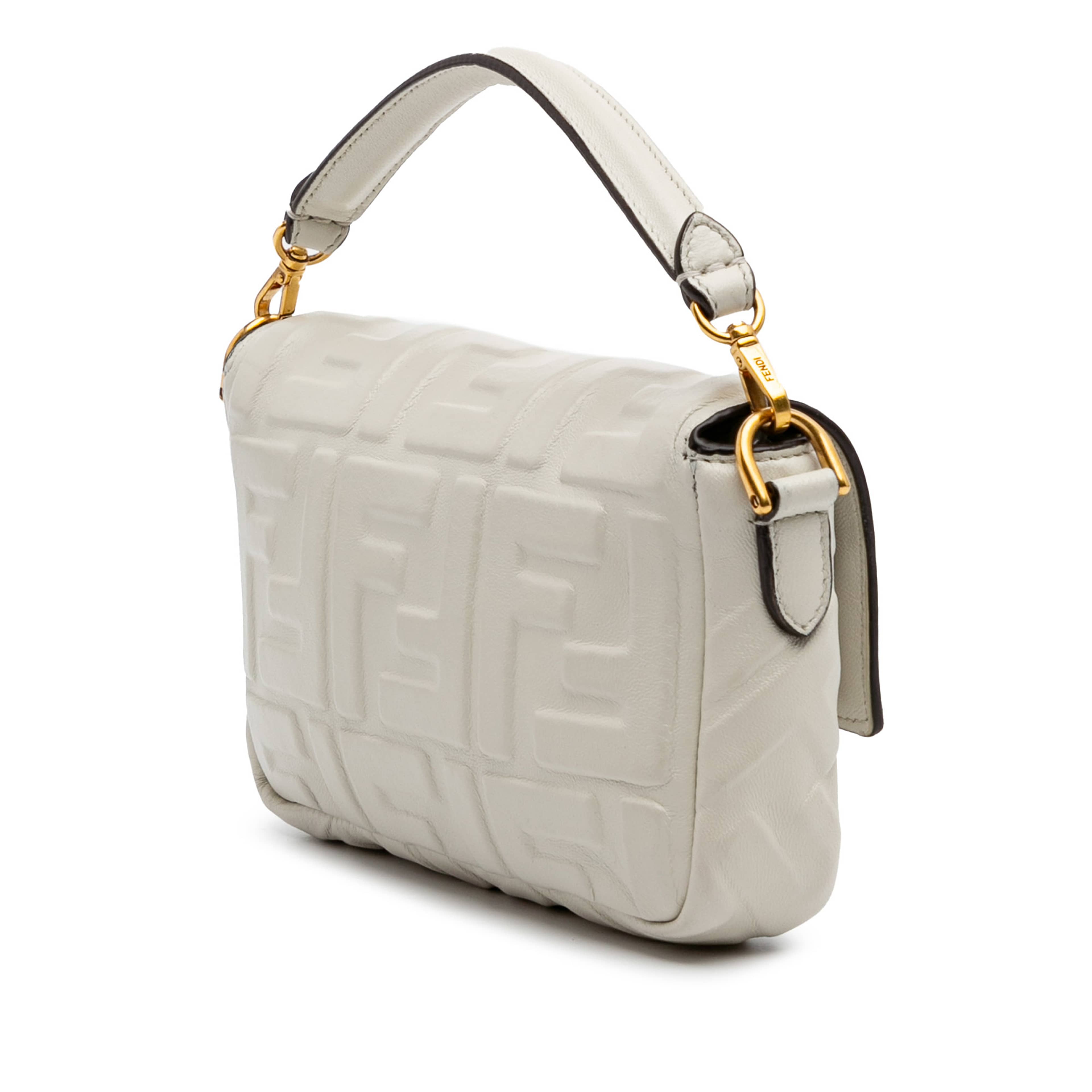 Fendi Mini Zucca Embossed Leather Baguette Satchel, från Luxclusif, i färgen white. Klicka för att öppna bilden i stort format