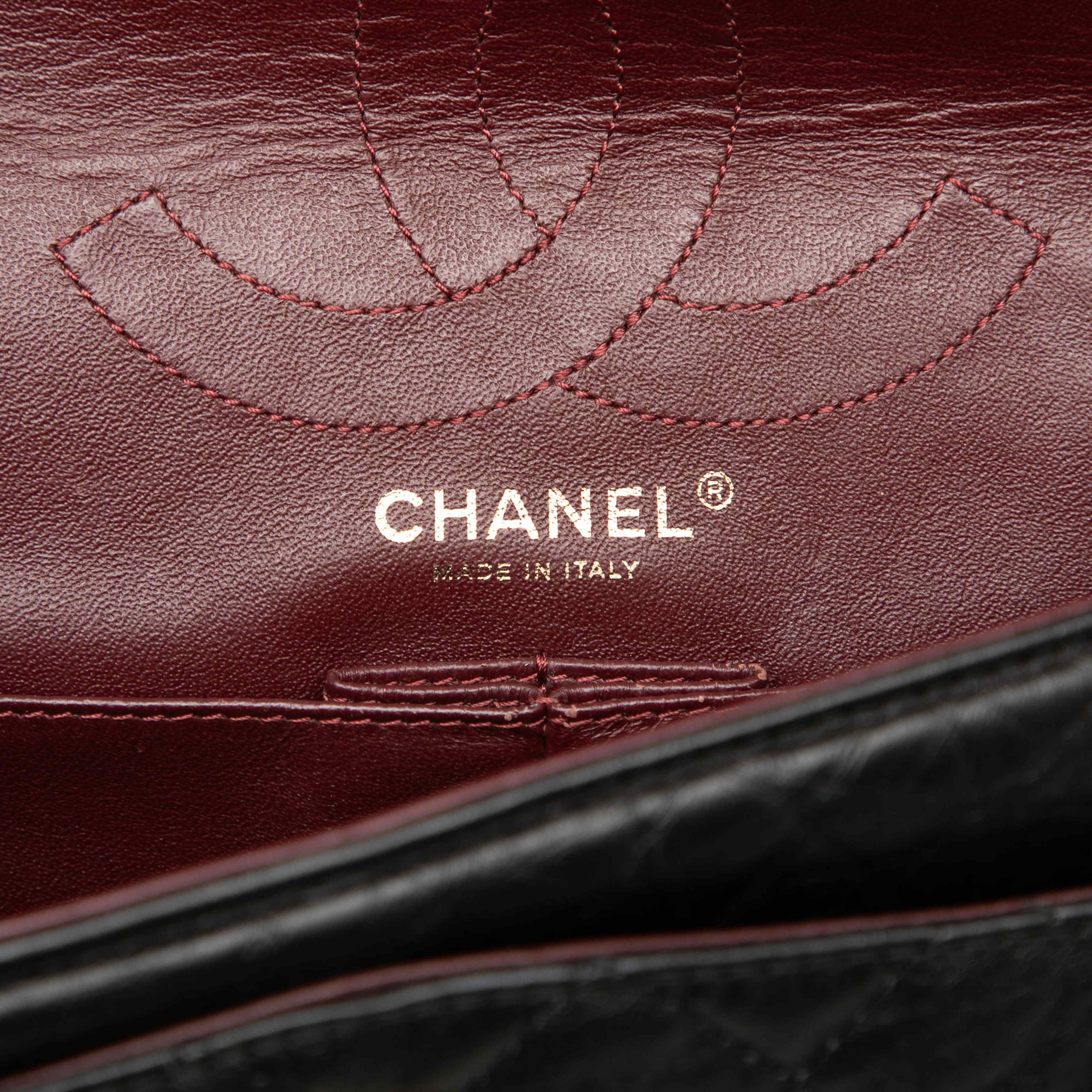 Chanel Quilted Aged Calfskin Reissue 2.55 Double Flap 226, från Luxclusif, i färgen svart. Klicka för att öppna bilden i stort format