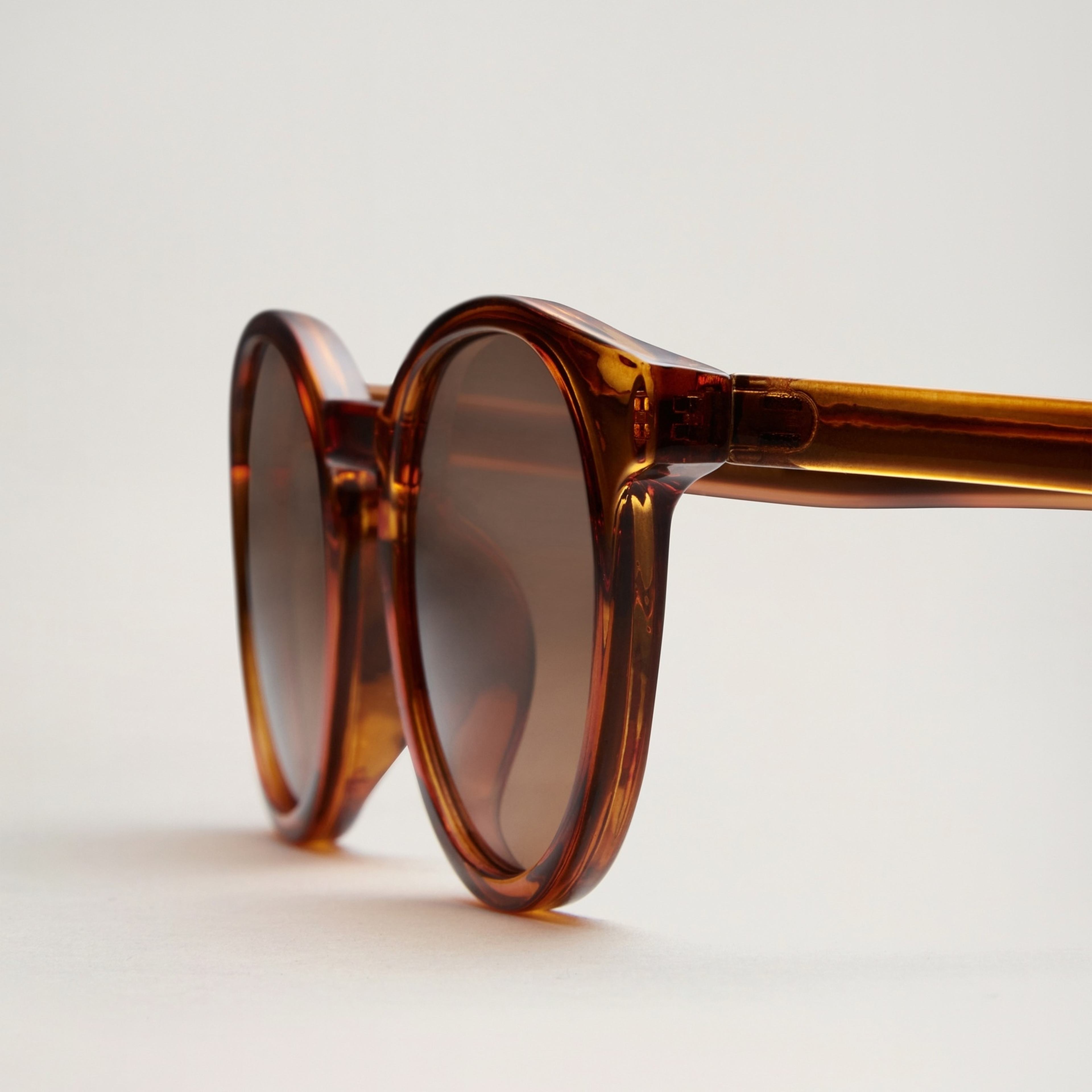 Babymocs Solglasögon Classic Shape - Barn, från BabyMocs, i färgen amber. Klicka för att öppna bilden i stort format