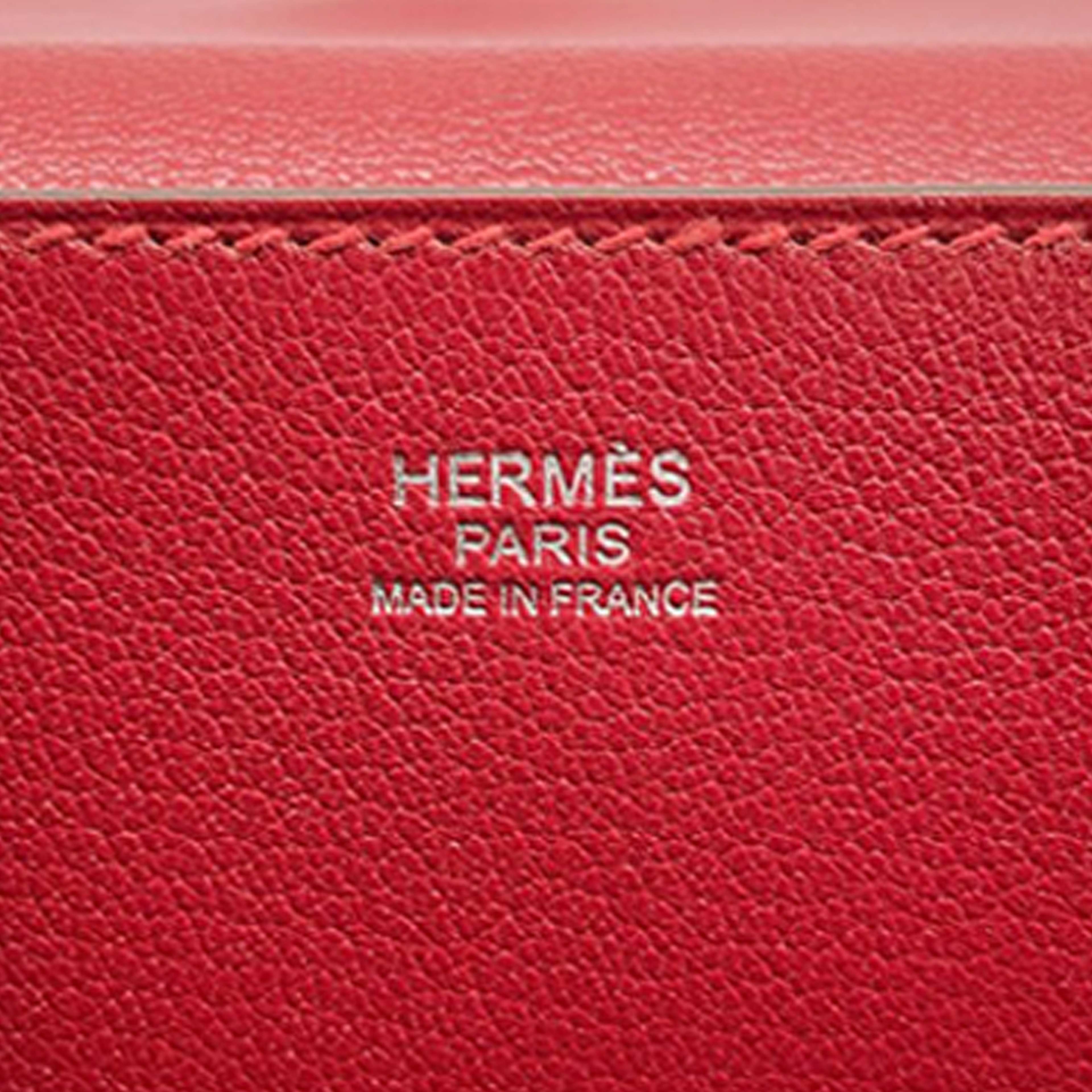 Hermès Taurillon Novillo Opli 24, från Luxclusif, i färgen red. Klicka för att öppna bilden i stort format