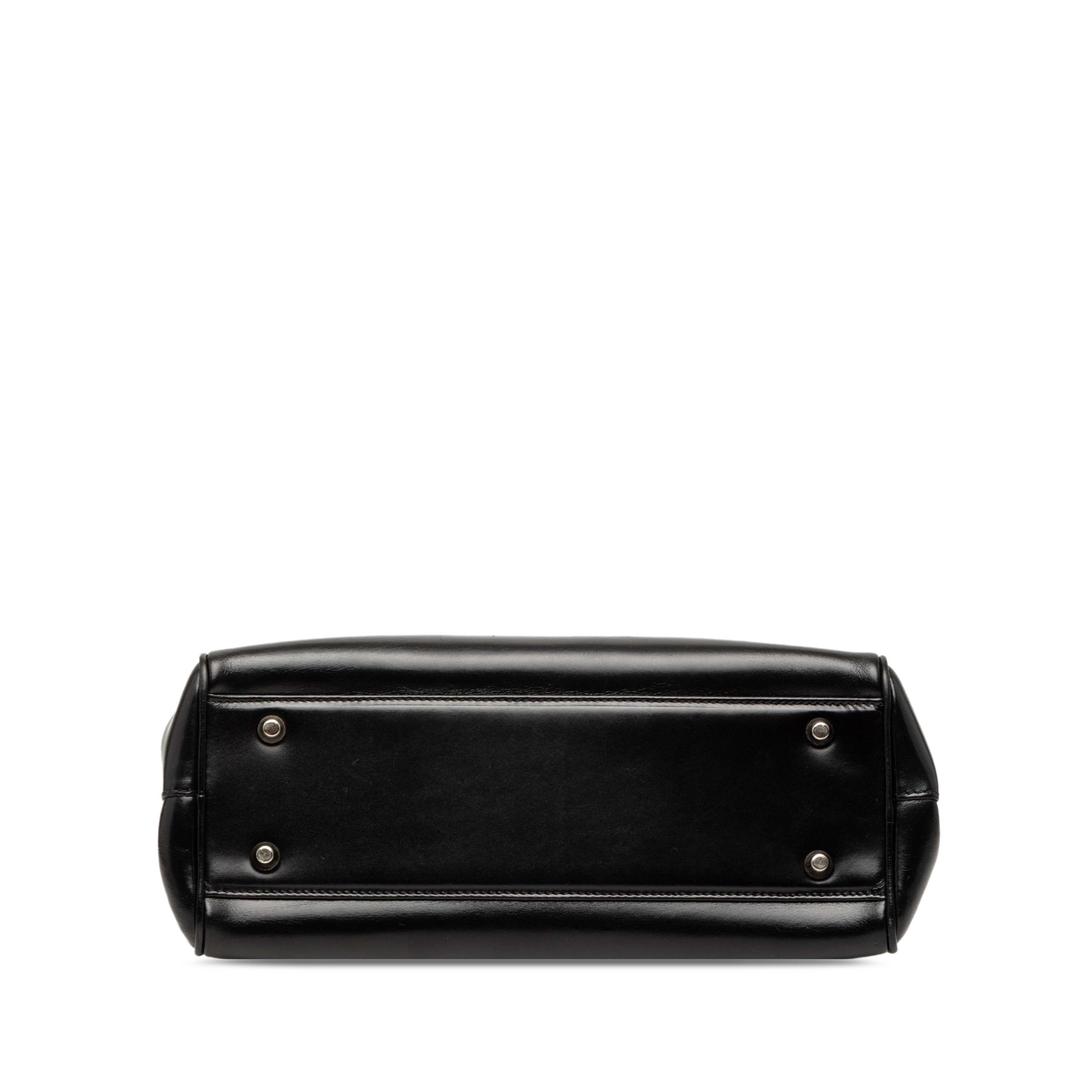 Prada Vitello Cernier Frame Handbag, från Luxclusif, i färgen black. Klicka för att öppna bilden i stort format