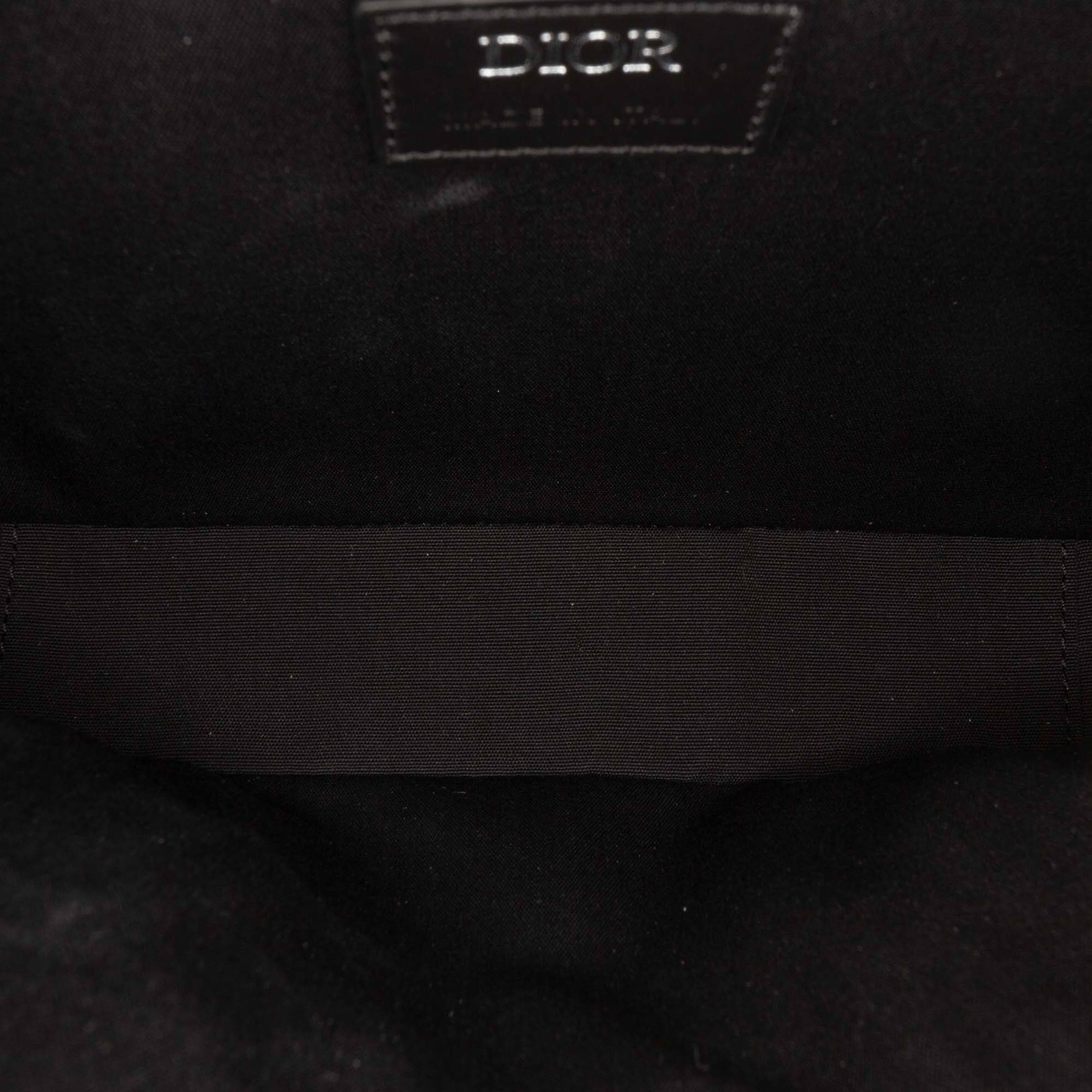 Dior Cd Diamond Coated Canvas Safari Bag With Strap, från Luxclusif, i färgen black. Klicka för att öppna bilden i stort format