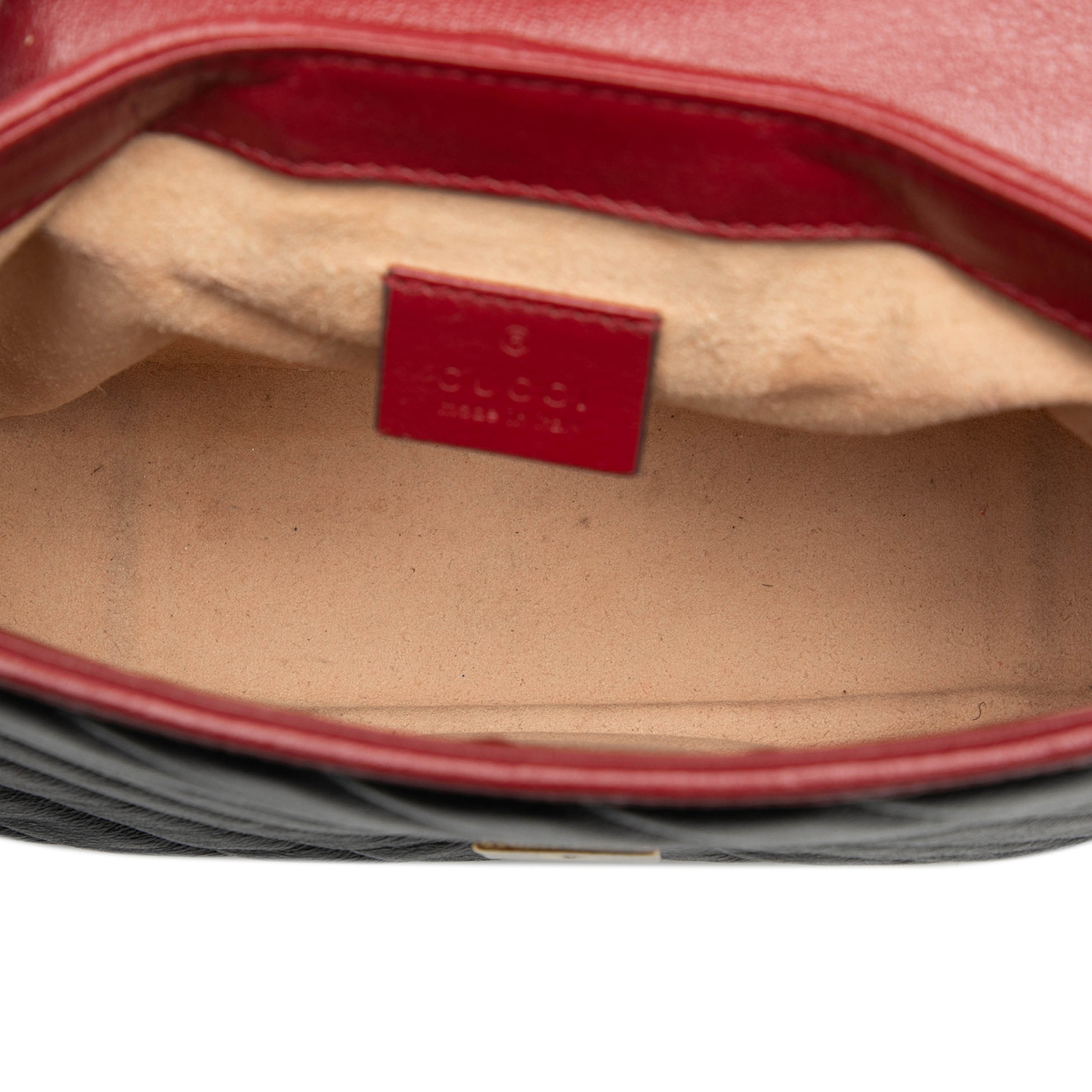 Gucci Gg Marmont Matelasse Leather Torchon Top Handle Bag, från Luxclusif, i färgen black. Klicka för att öppna bilden i stort format