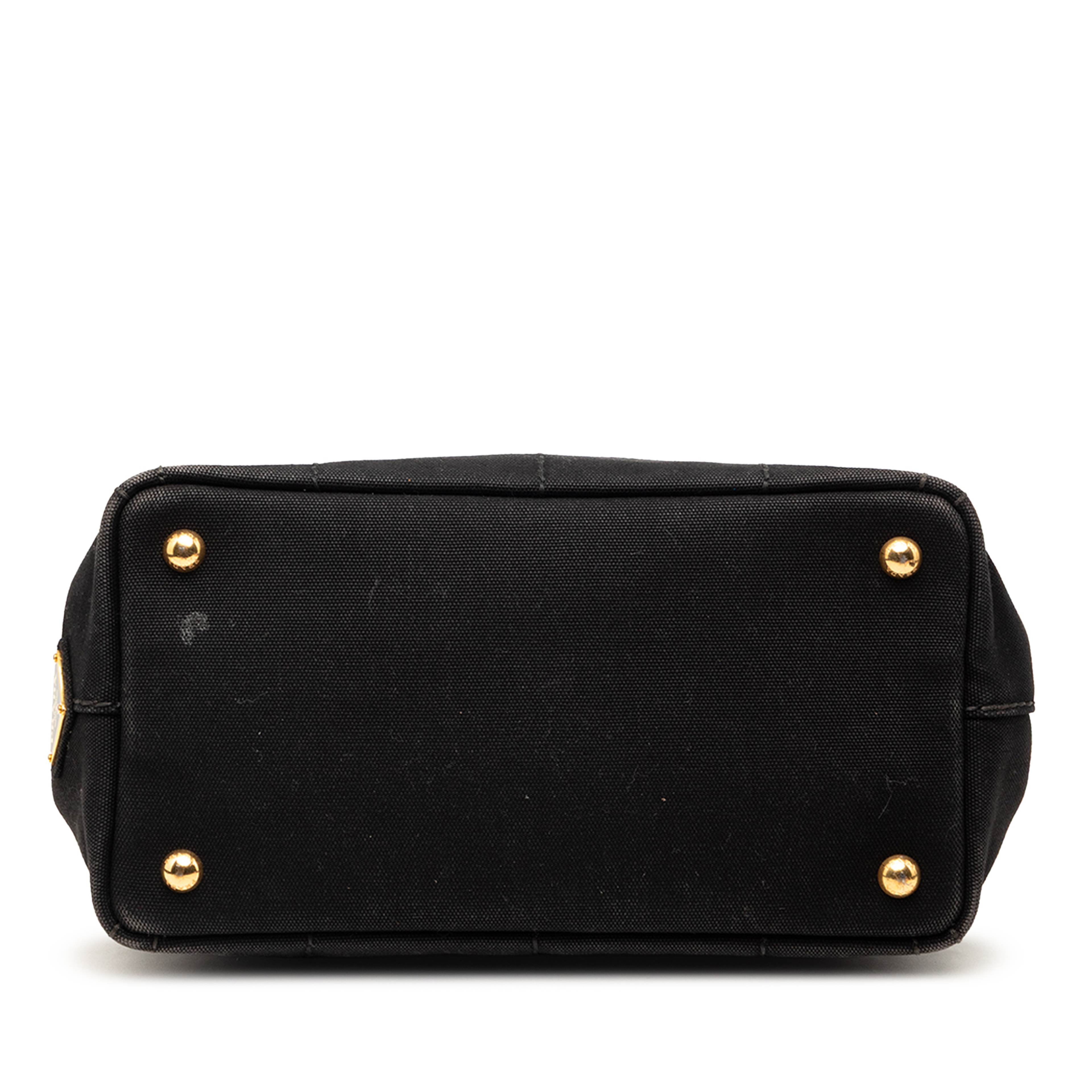 Prada Small Canvas Canapa Logo Satchel, från Luxclusif, i färgen svart. Klicka för att öppna bilden i stort format
