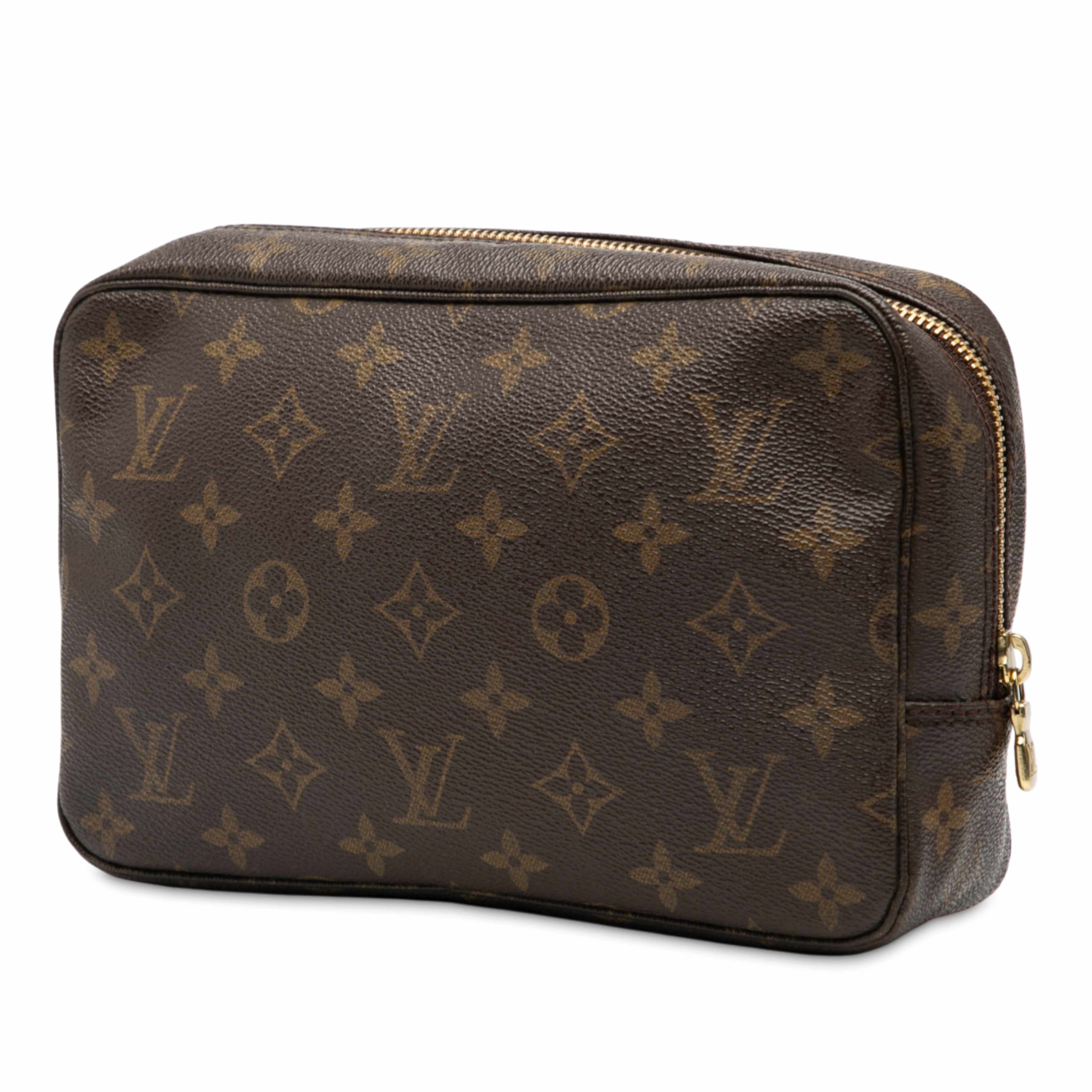 Louis Vuitton Monogram Trousse Toilette 23, från Luxclusif, i färgen brown. Klicka för att öppna bilden i stort format