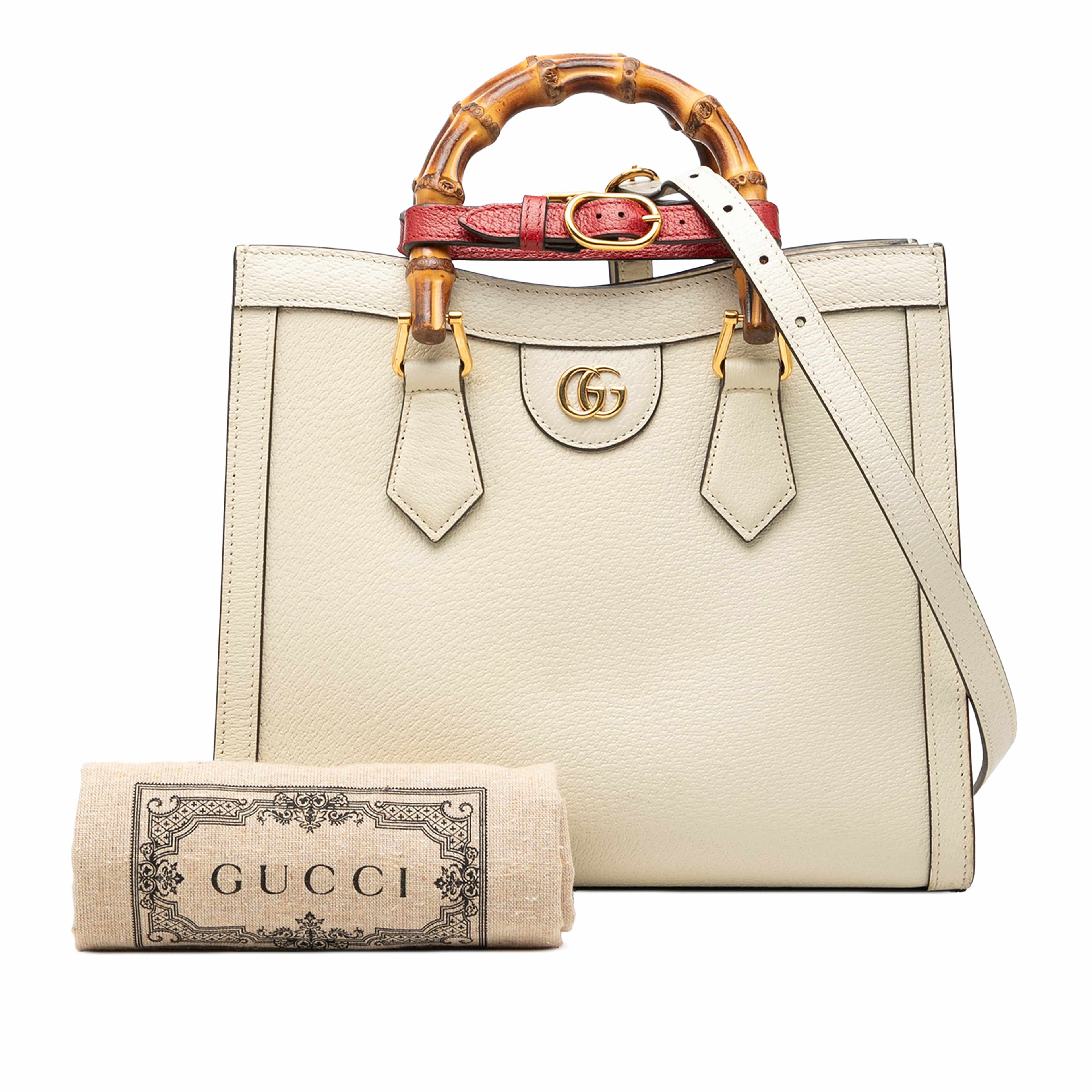 Gucci Medium Calfskin Bamboo Diana Satchel, från Luxclusif, i färgen vit. Klicka för att öppna bilden i stort format