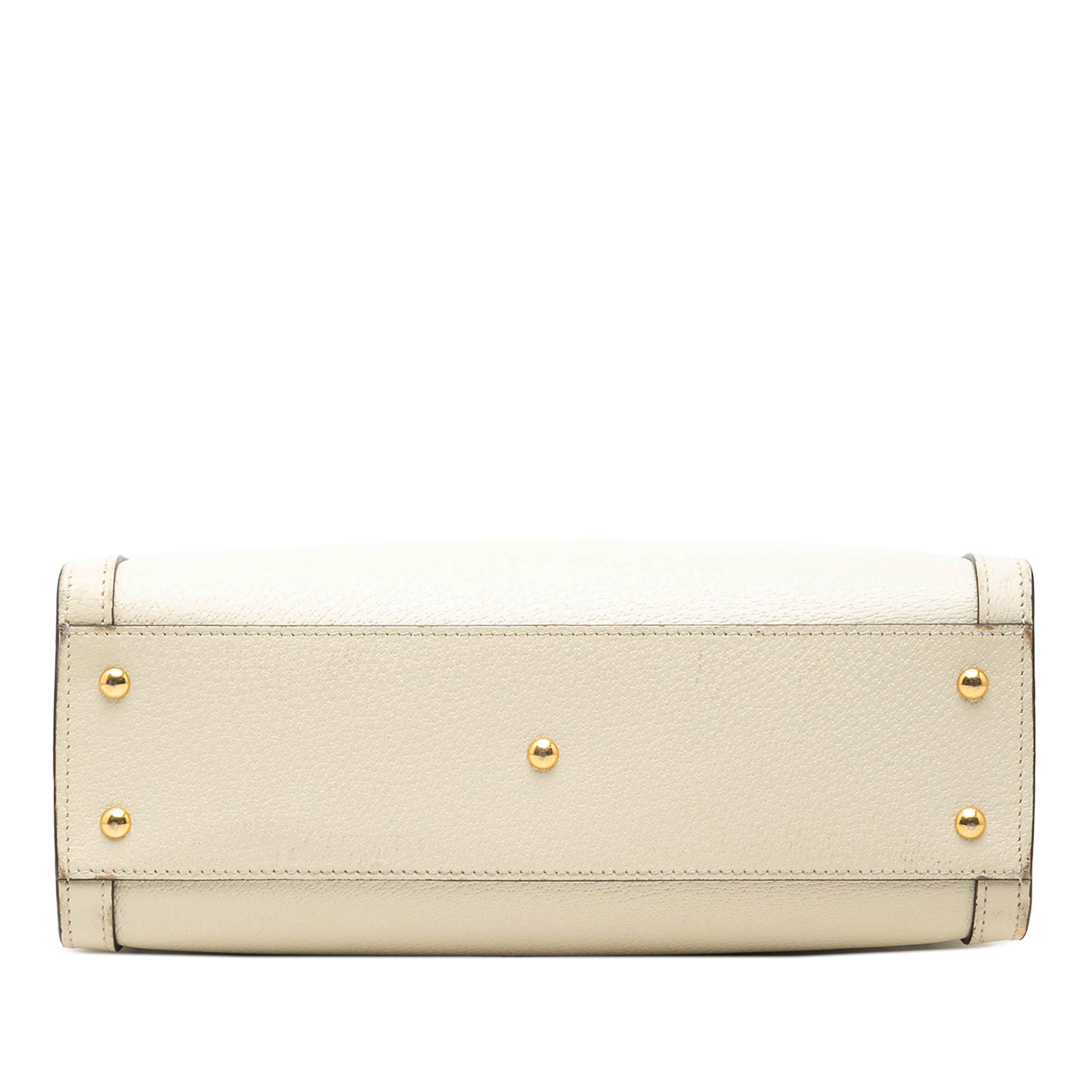 Gucci Medium Calfskin Bamboo Diana Satchel, från Luxclusif, i färgen vit. Klicka för att öppna bilden i stort format