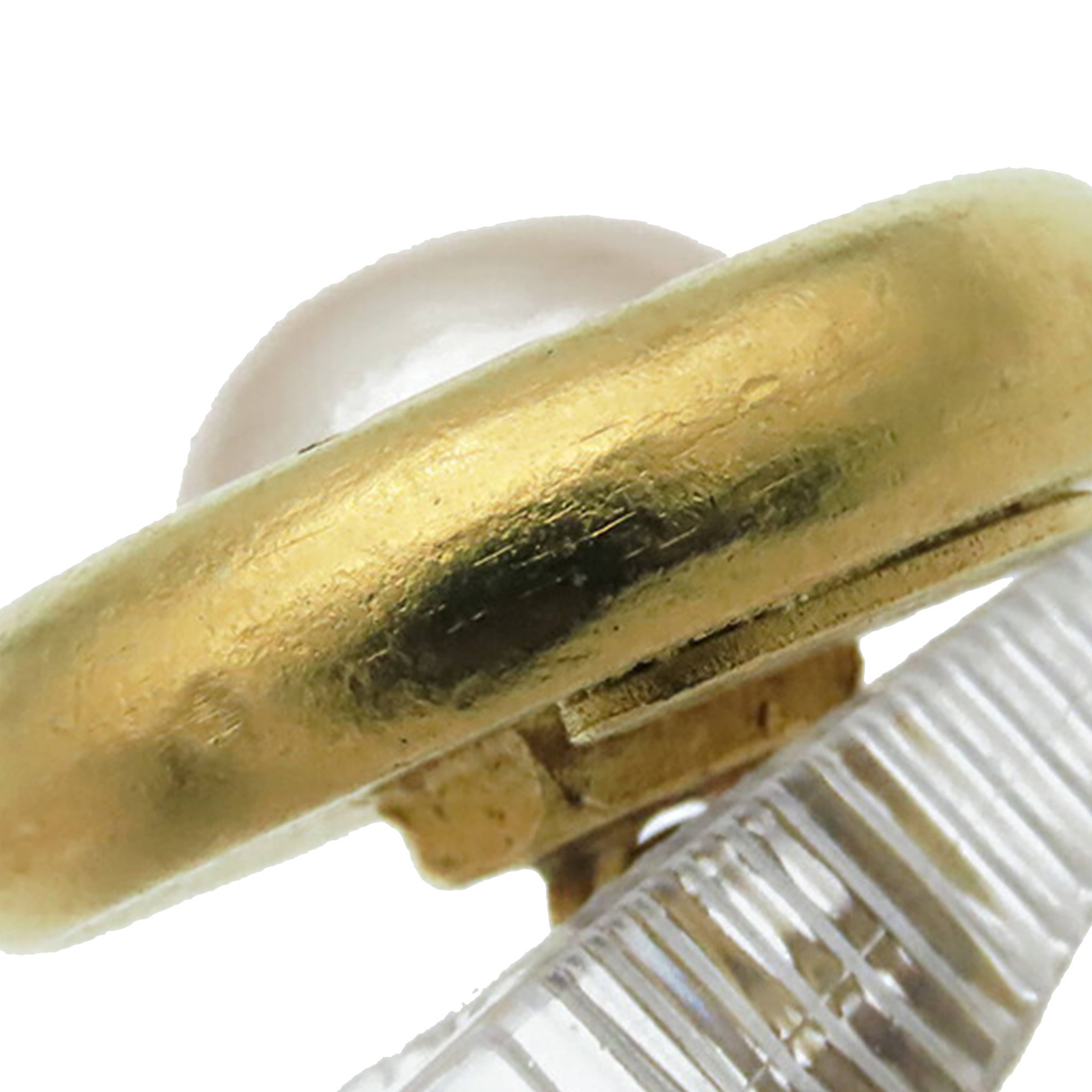 Chanel Gold Plated Faux Pearl Cufflinks, från Luxclusif, i färgen gold. Klicka för att öppna bilden i stort format