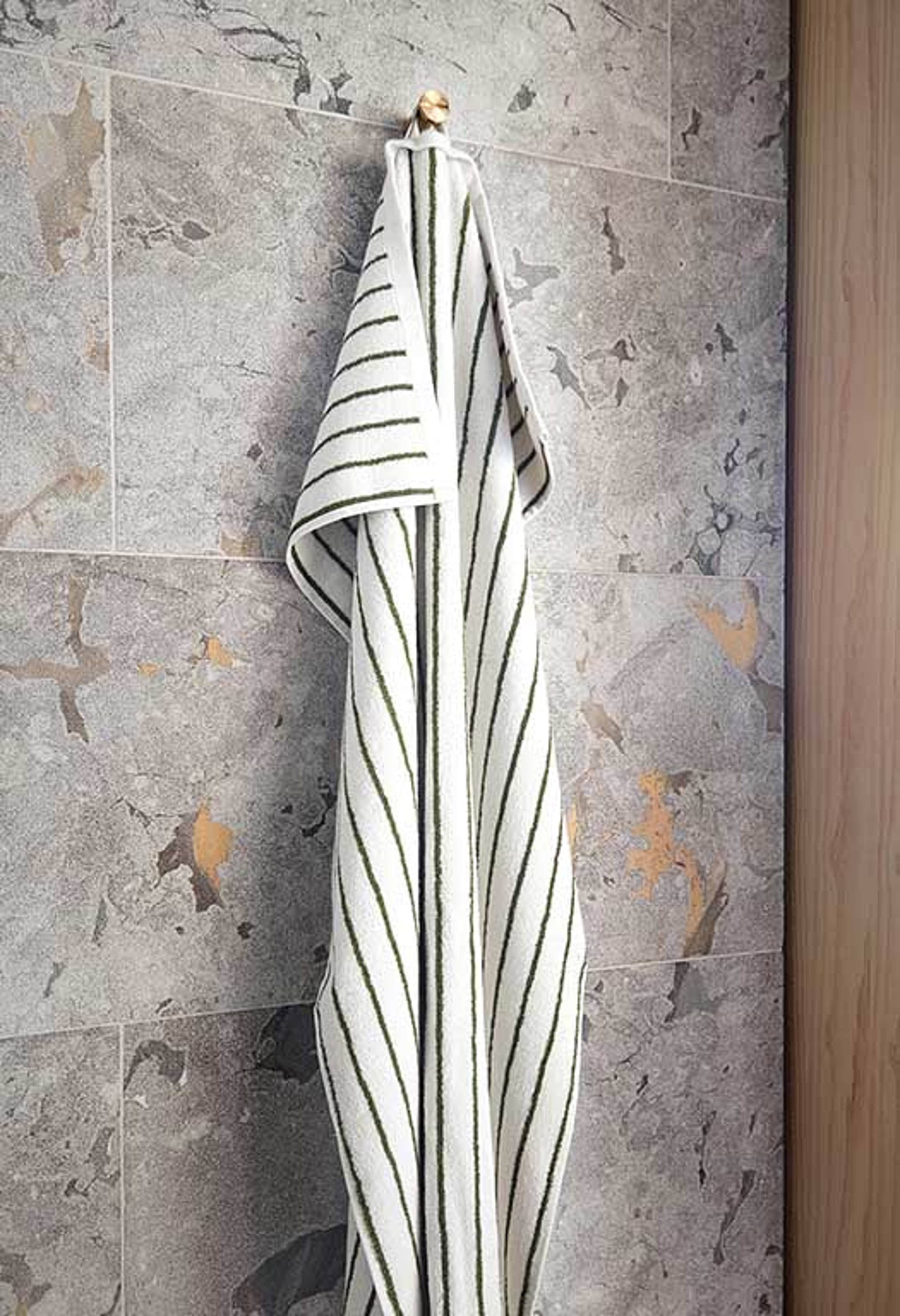 Rina Hook / Knob Small - Pack Of 2, från OYOY Living, i färgen brushed brass. Klicka för att öppna bilden i stort format