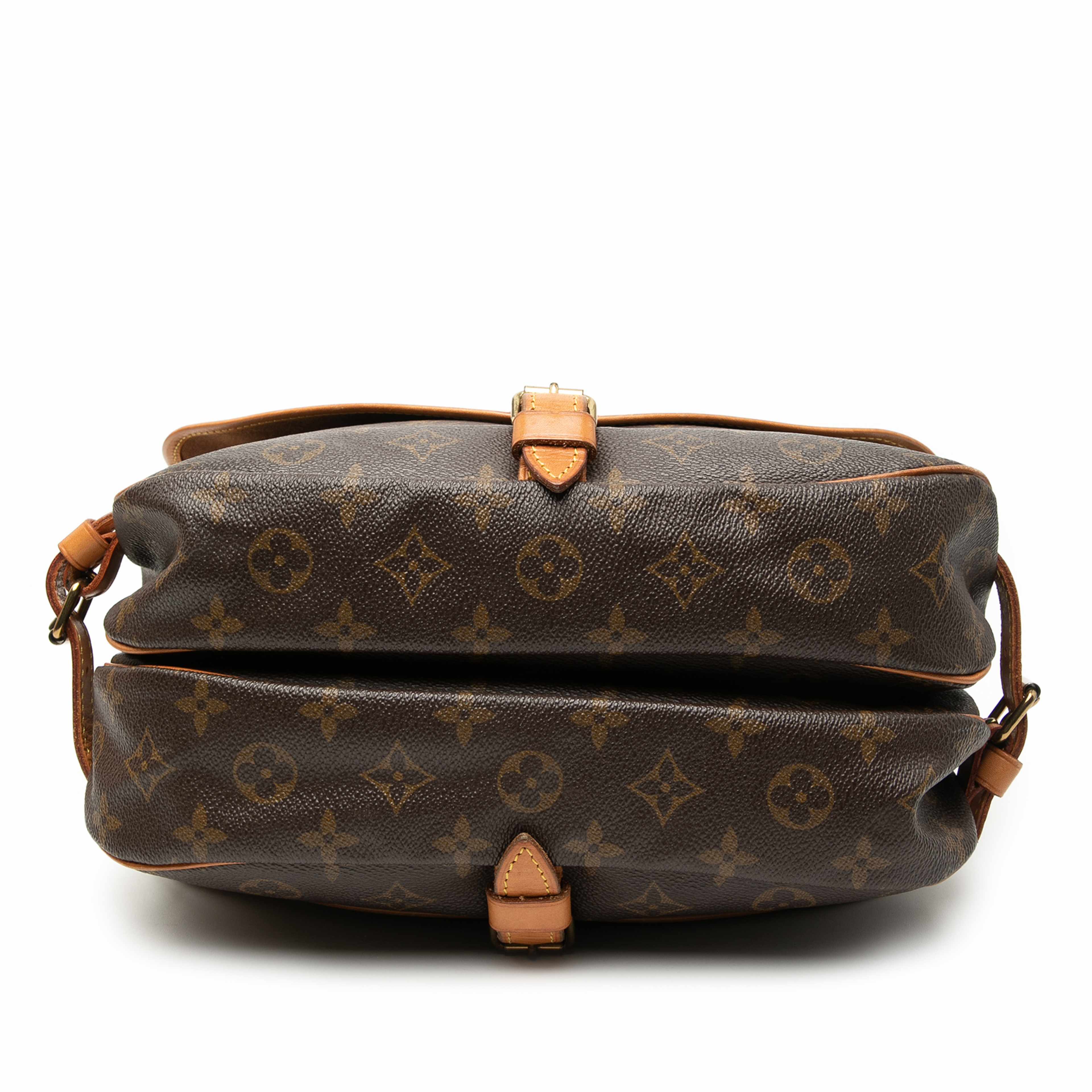 Louis Vuitton Monogram Saumur 30, från Luxclusif, i färgen brun. Klicka för att öppna bilden i stort format