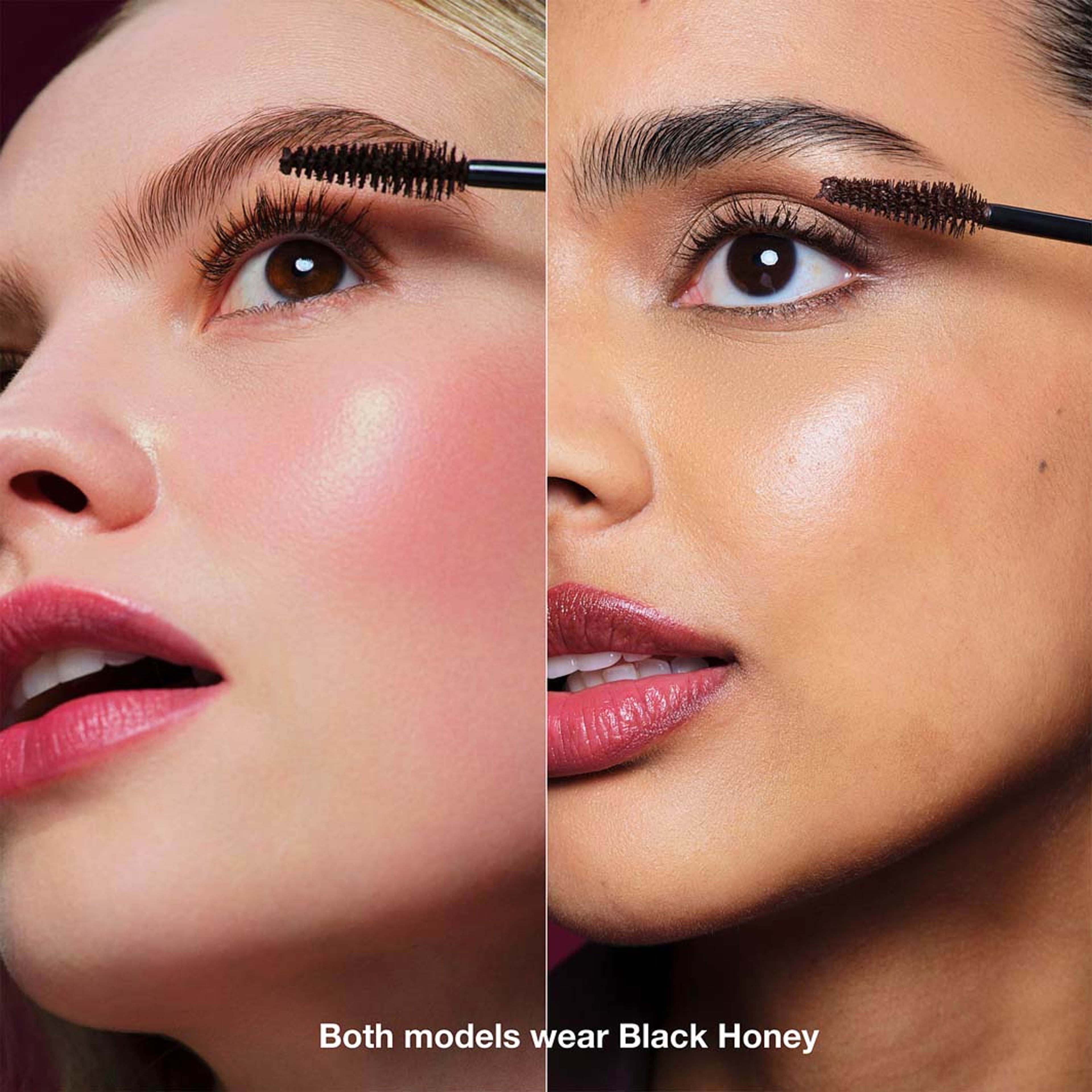 High Impact High-Fi Full Volume Mascara, från Clinique, i färgen Black Honey. Klicka för att öppna bilden i stort format