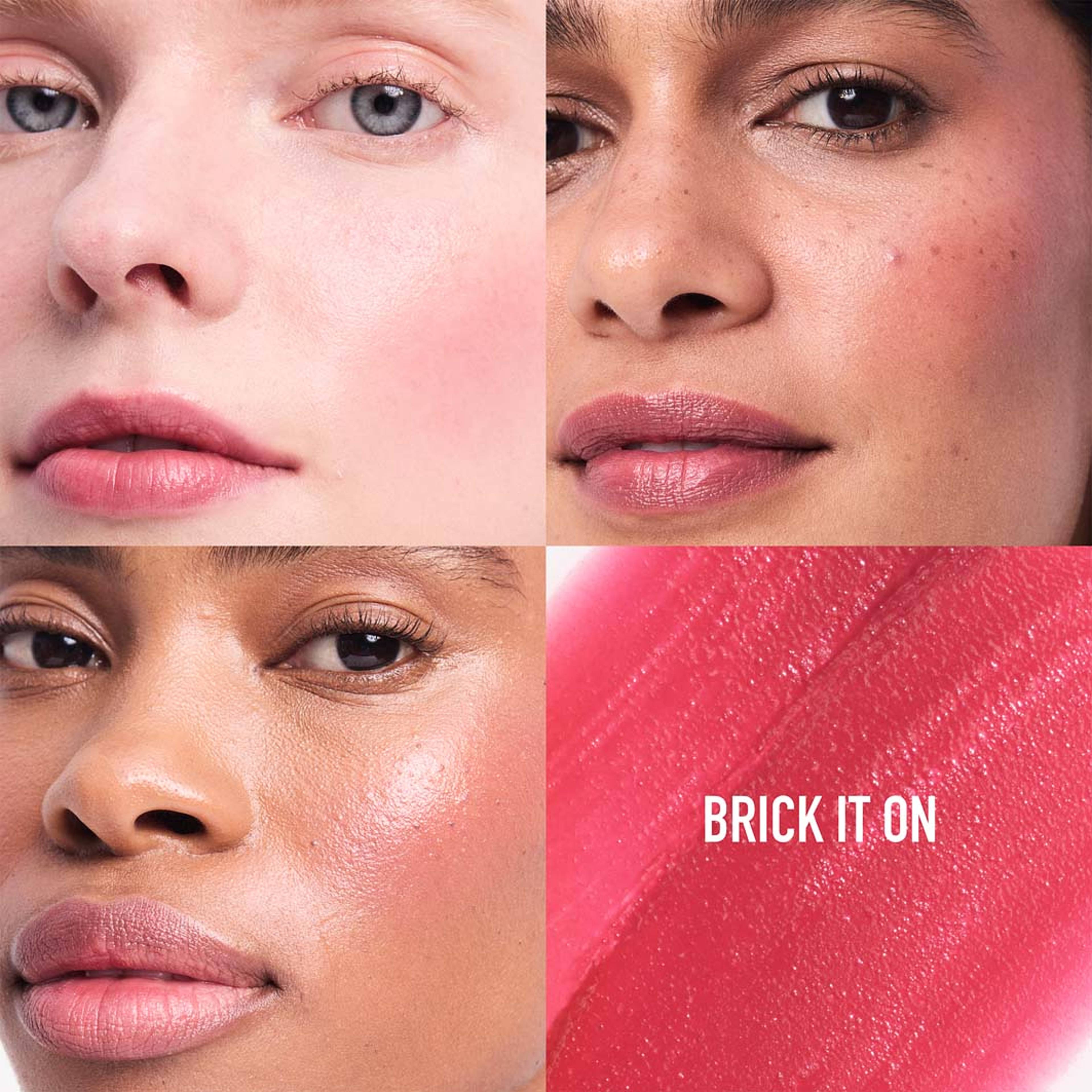 Gen Nude Dew in One Cheek & Lip Stick, från bareMinerals, i färgen Brick It On. Klicka för att öppna bilden i stort format