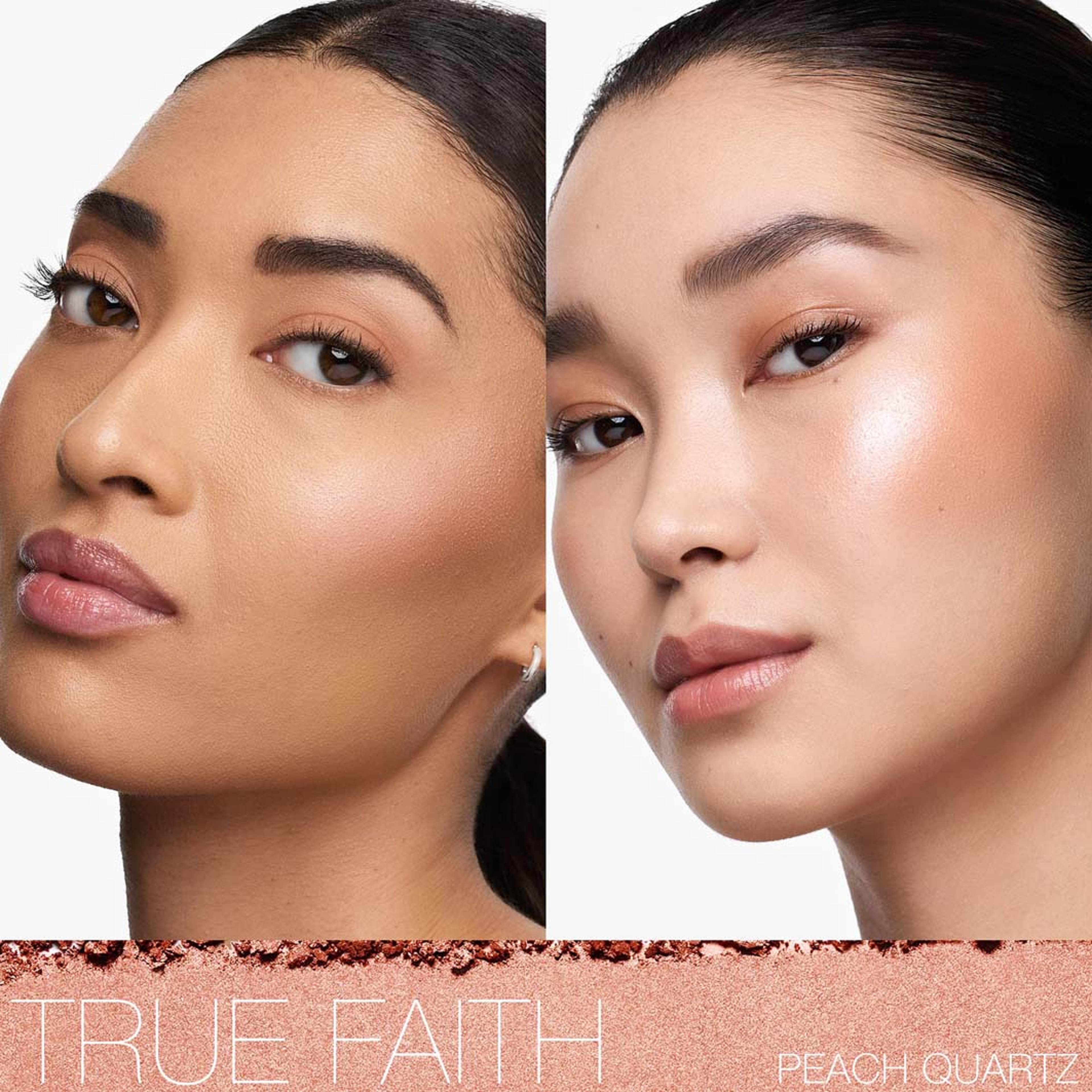 Light Reflecting Luminizing Blush, från NARS, i färgen True Faith. Klicka för att öppna bilden i stort format