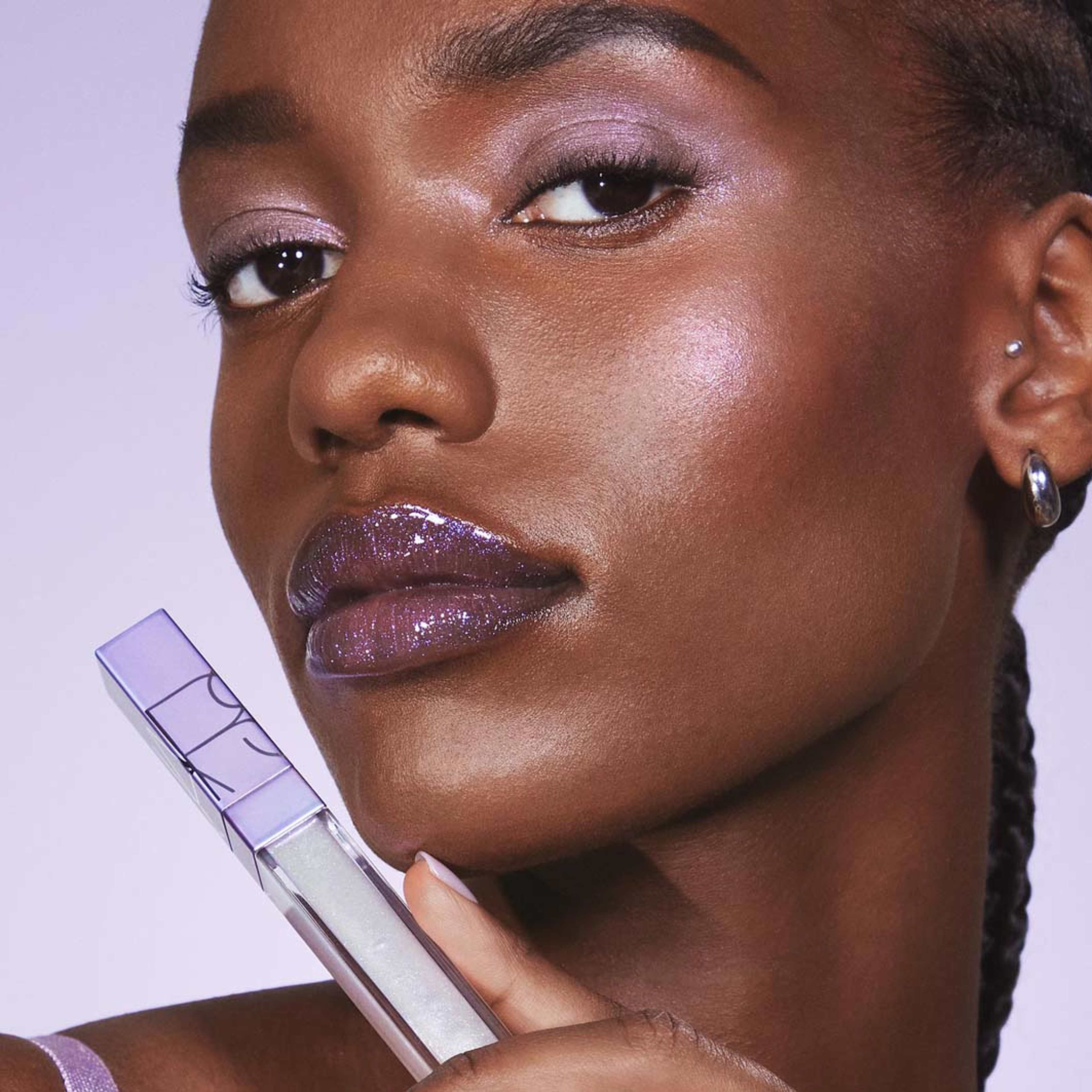 AfterGlow Lip Shine, från NARS, i färgen Intergalactic. Klicka för att öppna bilden i stort format