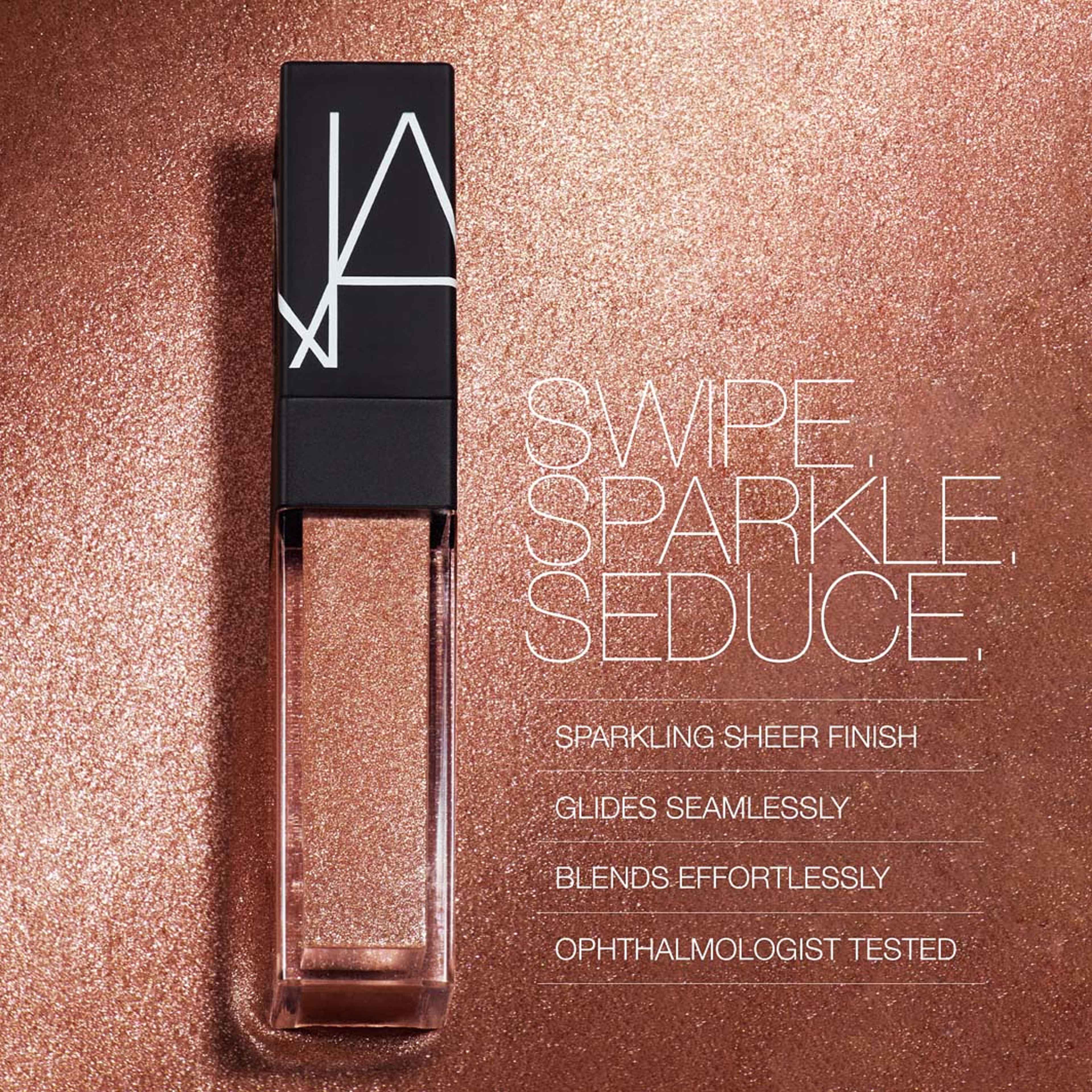 Sparkeling Seduction Liquid Eyeshadow, från NARS, i färgen Bad Influence. Klicka för att öppna bilden i stort format