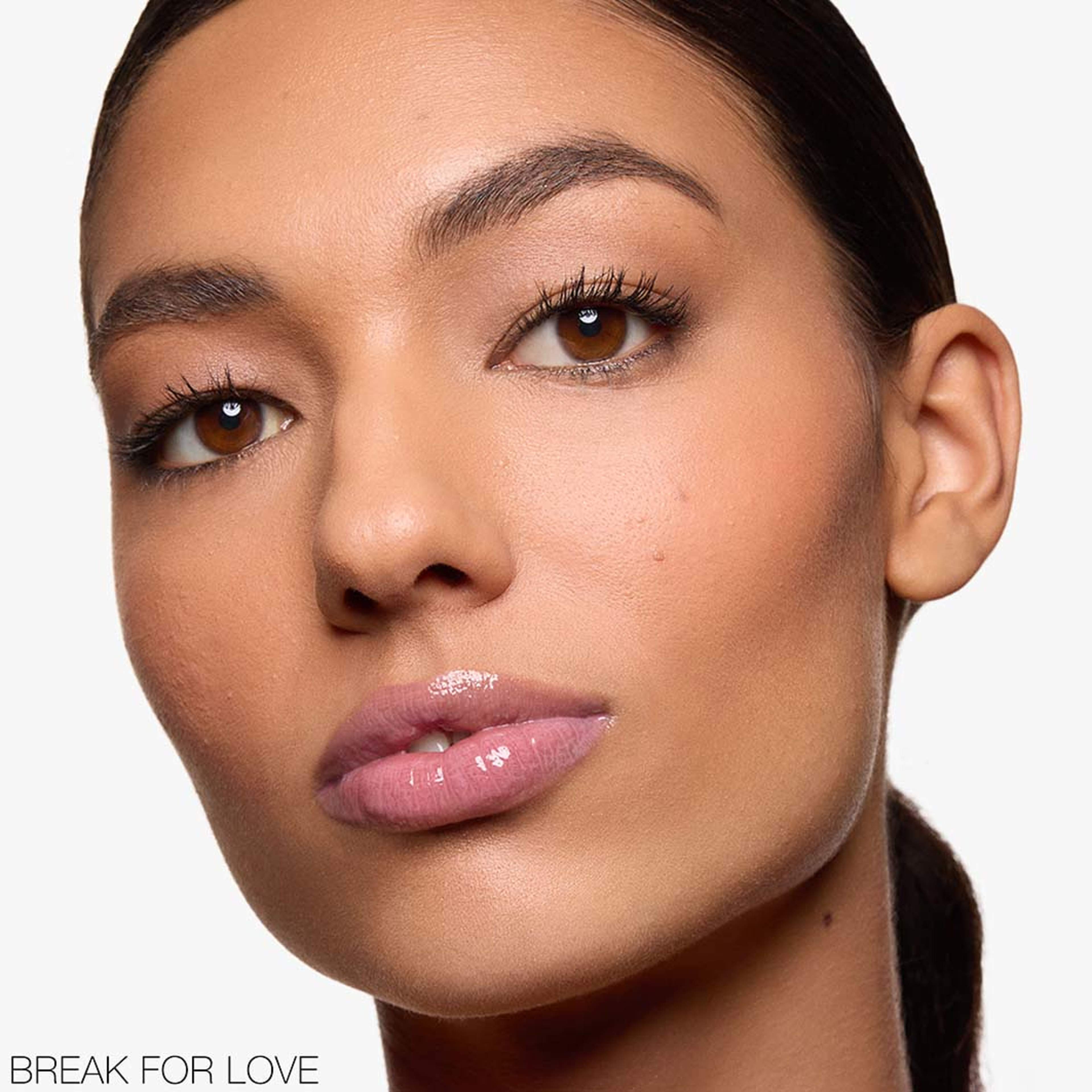 AfterGlow Lip Shine, från NARS, i färgen Break For Love. Klicka för att öppna bilden i stort format
