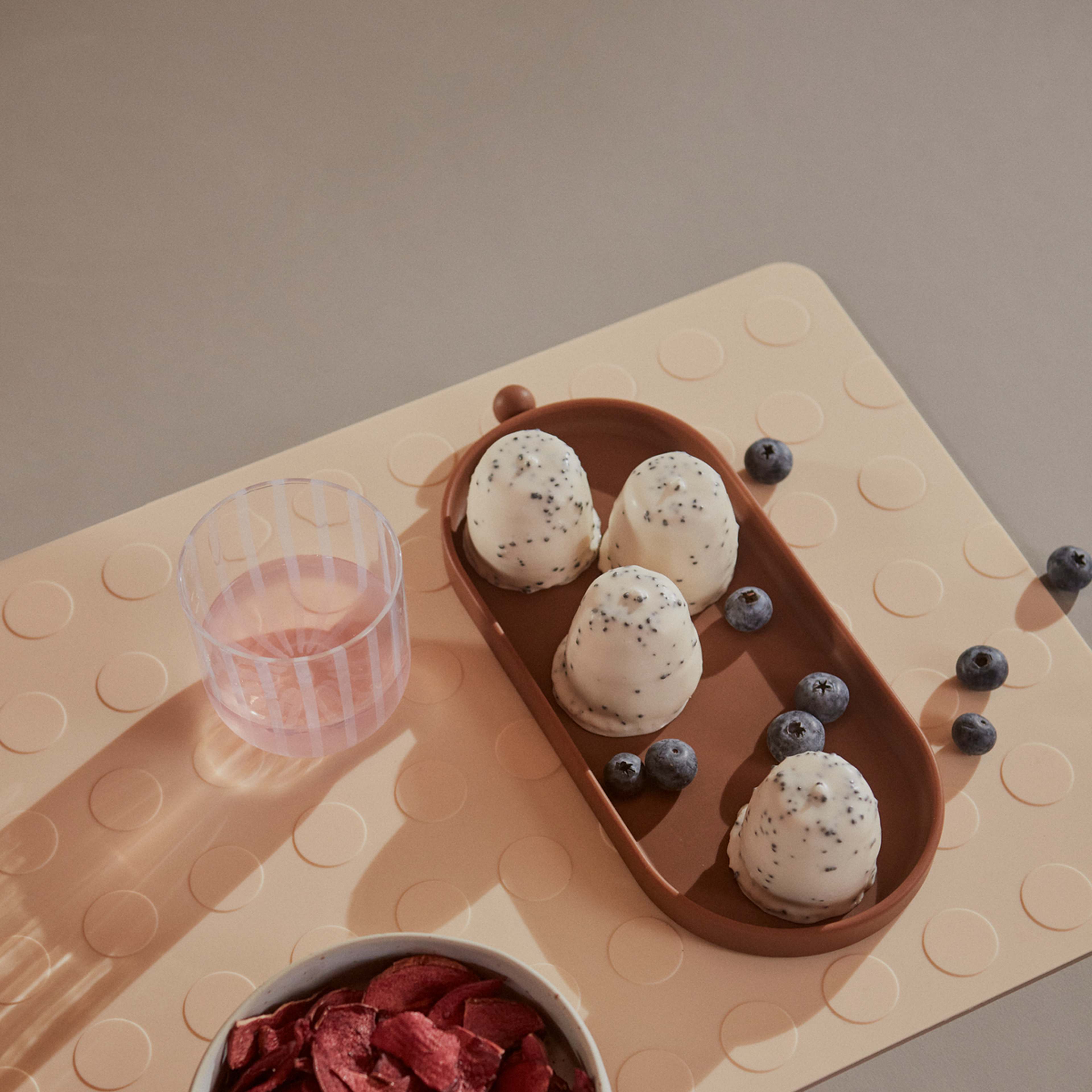 Dotto Placemat - Pack Of 2, från OYOY Living, i färgen vanilla. Klicka för att öppna bilden i stort format