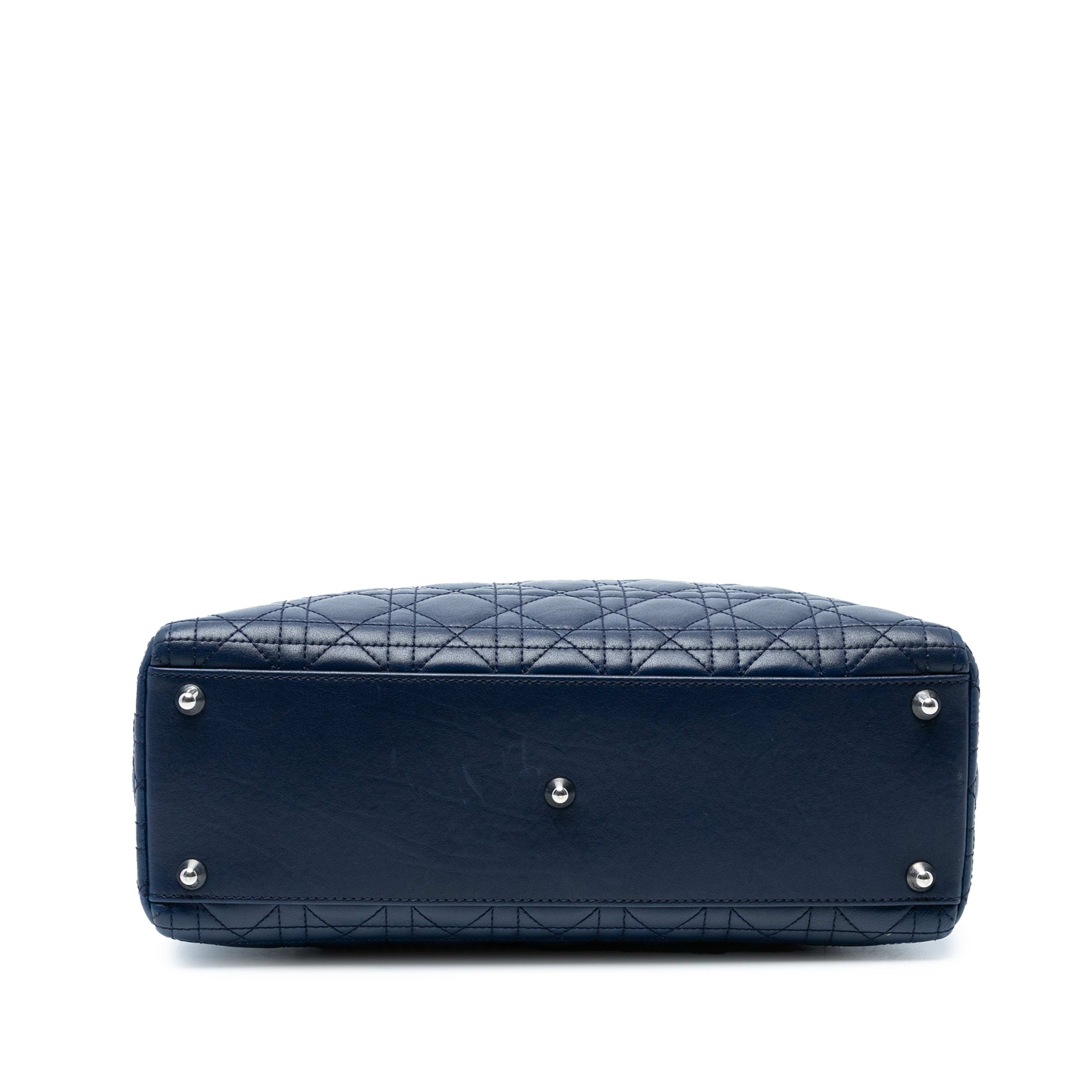 Dior Large Lambskin Cannage Lady Dior, från Luxclusif, i färgen blå. Klicka för att öppna bilden i stort format