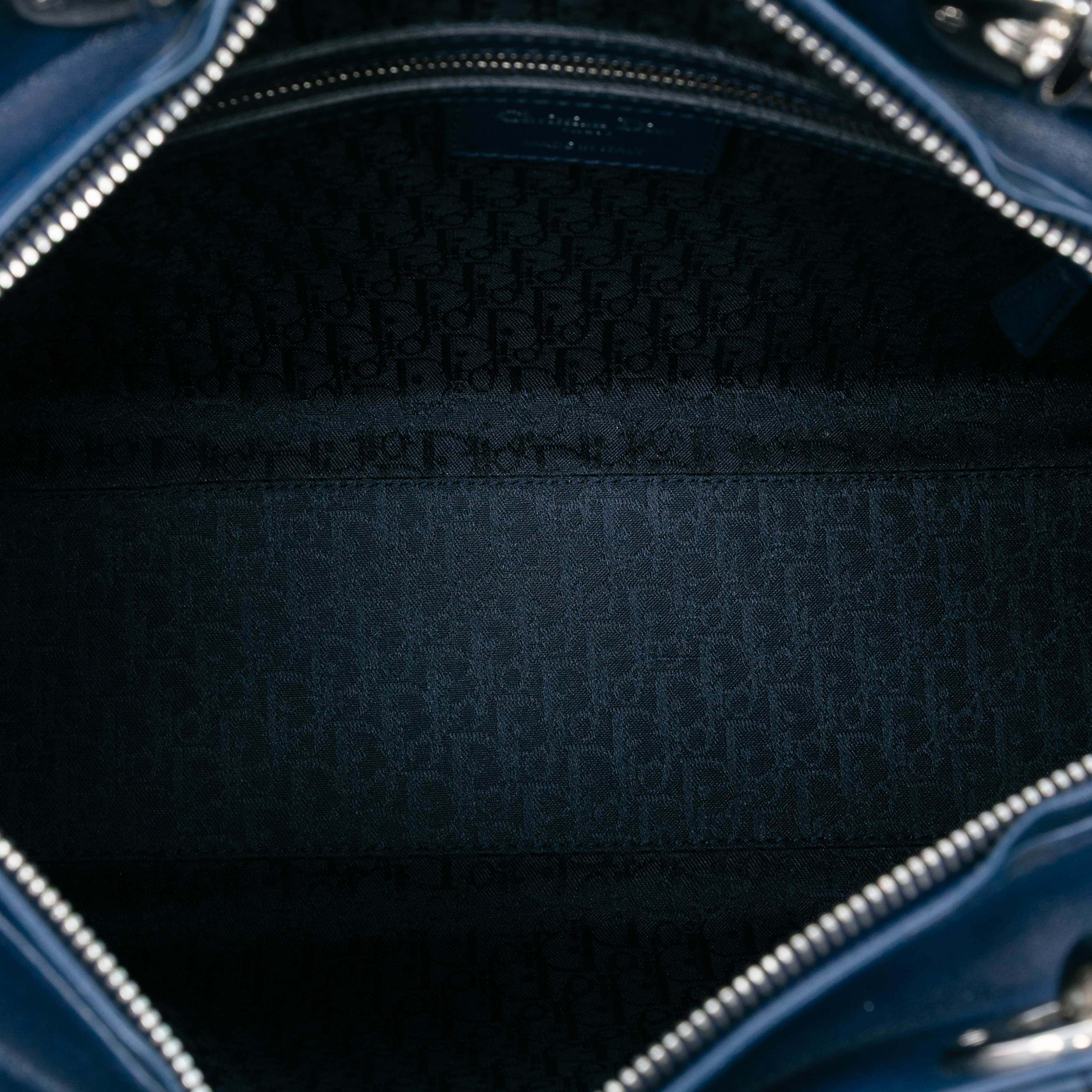 Dior Large Lambskin Cannage Lady Dior, från Luxclusif, i färgen dark blue. Klicka för att öppna bilden i stort format