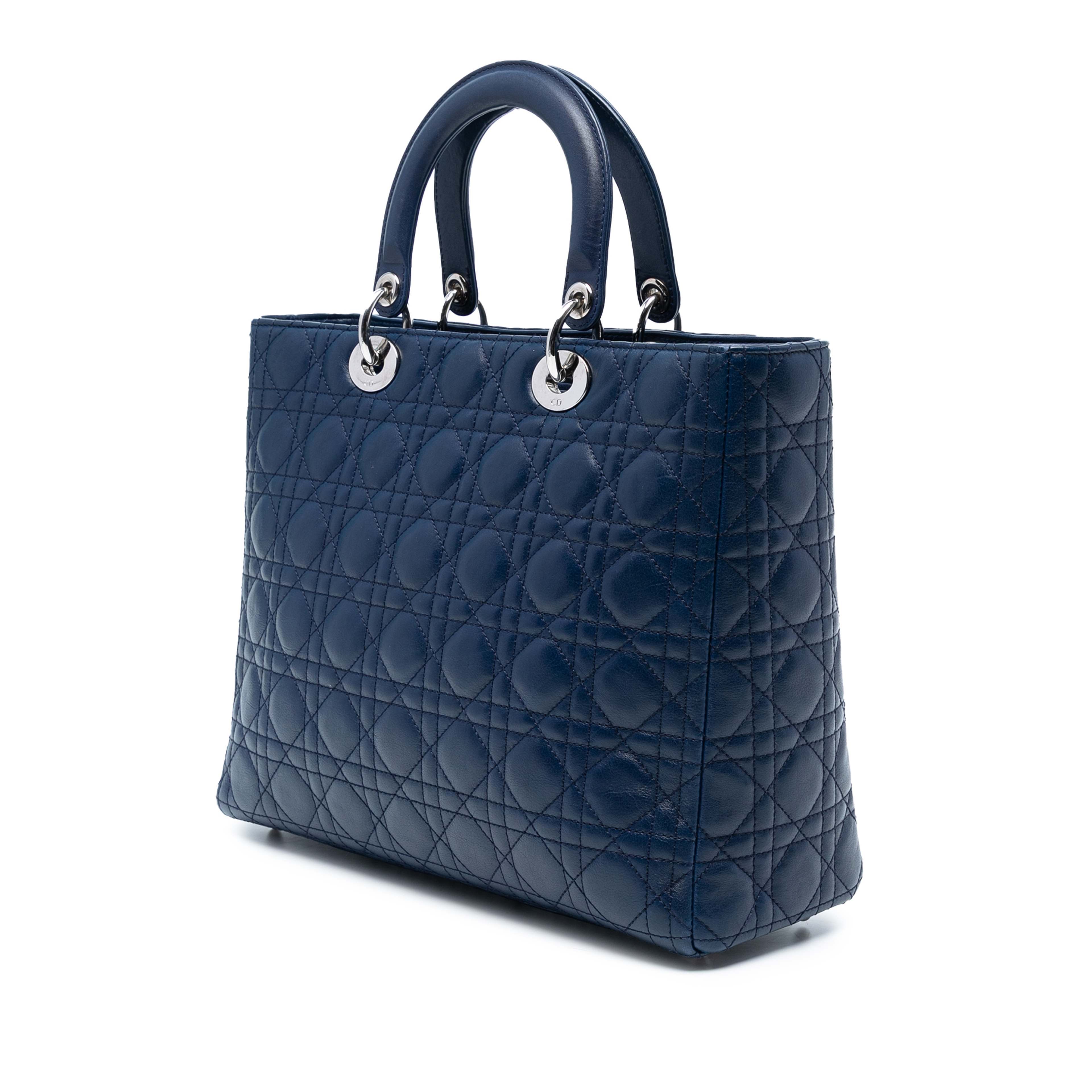 Dior Large Lambskin Cannage Lady Dior, från Luxclusif, i färgen dark blue. Klicka för att öppna bilden i stort format