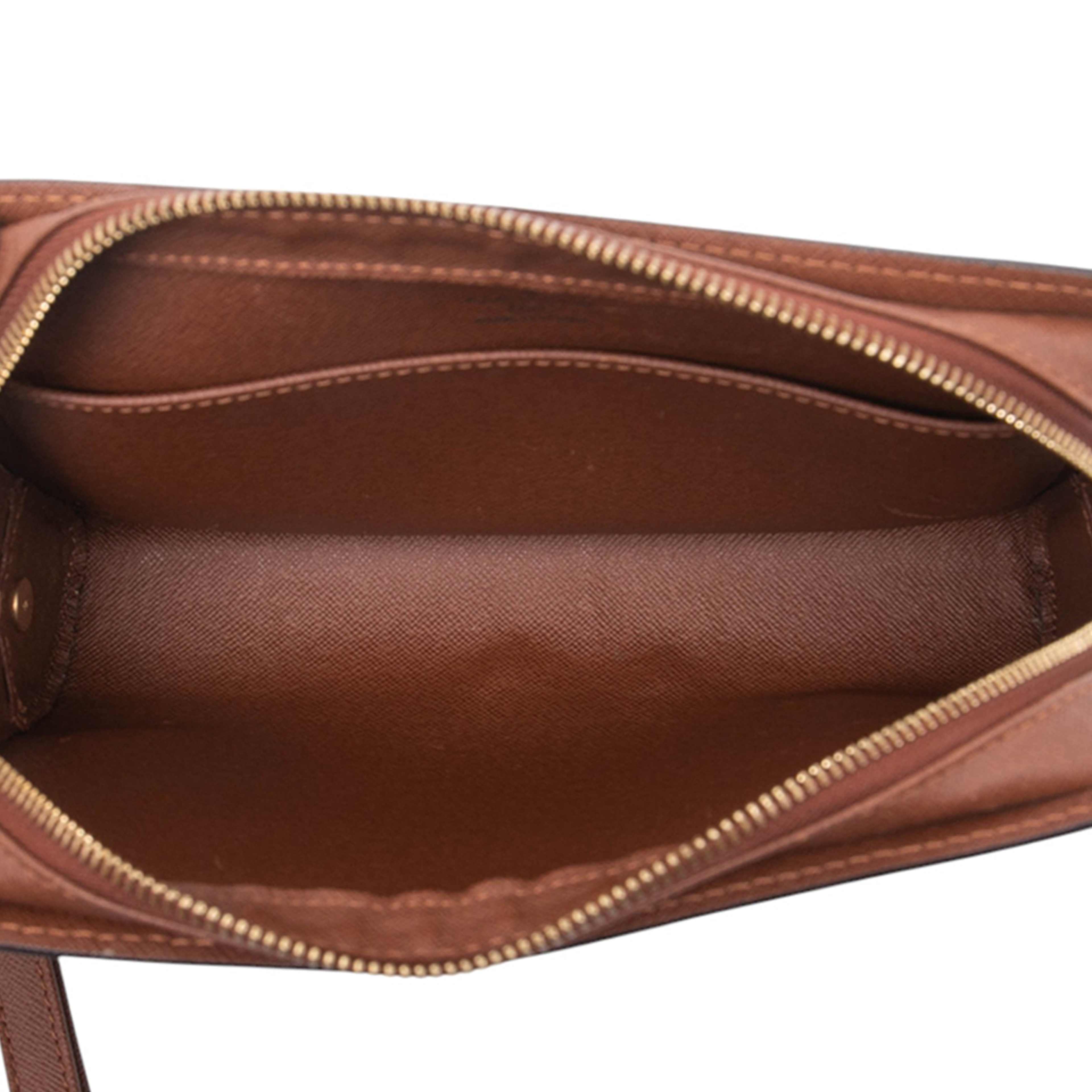 Louis Vuitton Monogram Orsay, från Luxclusif, i färgen brown. Klicka för att öppna bilden i stort format