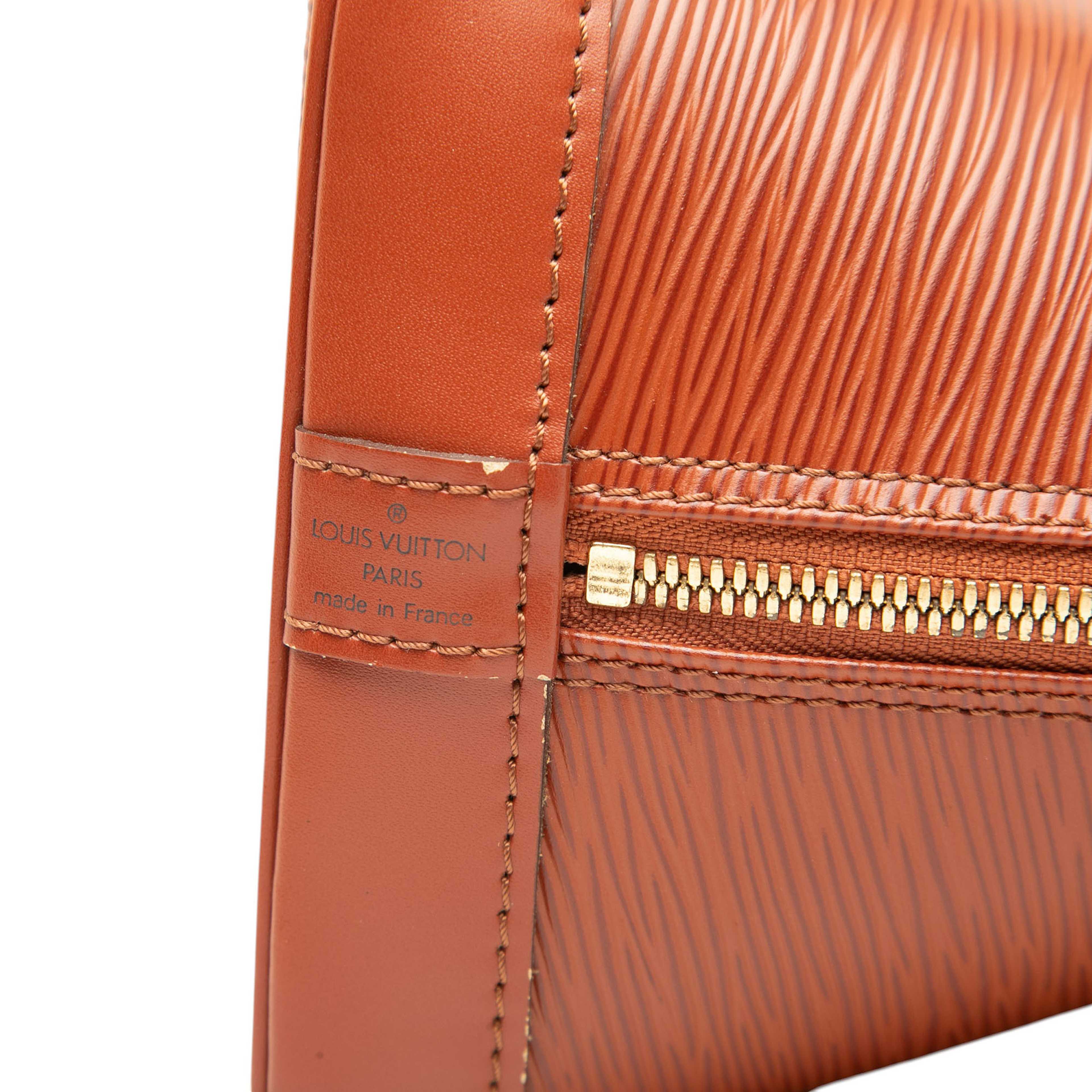 Louis Vuitton Epi Alma Pm, från Luxclusif, i färgen brun. Klicka för att öppna bilden i stort format