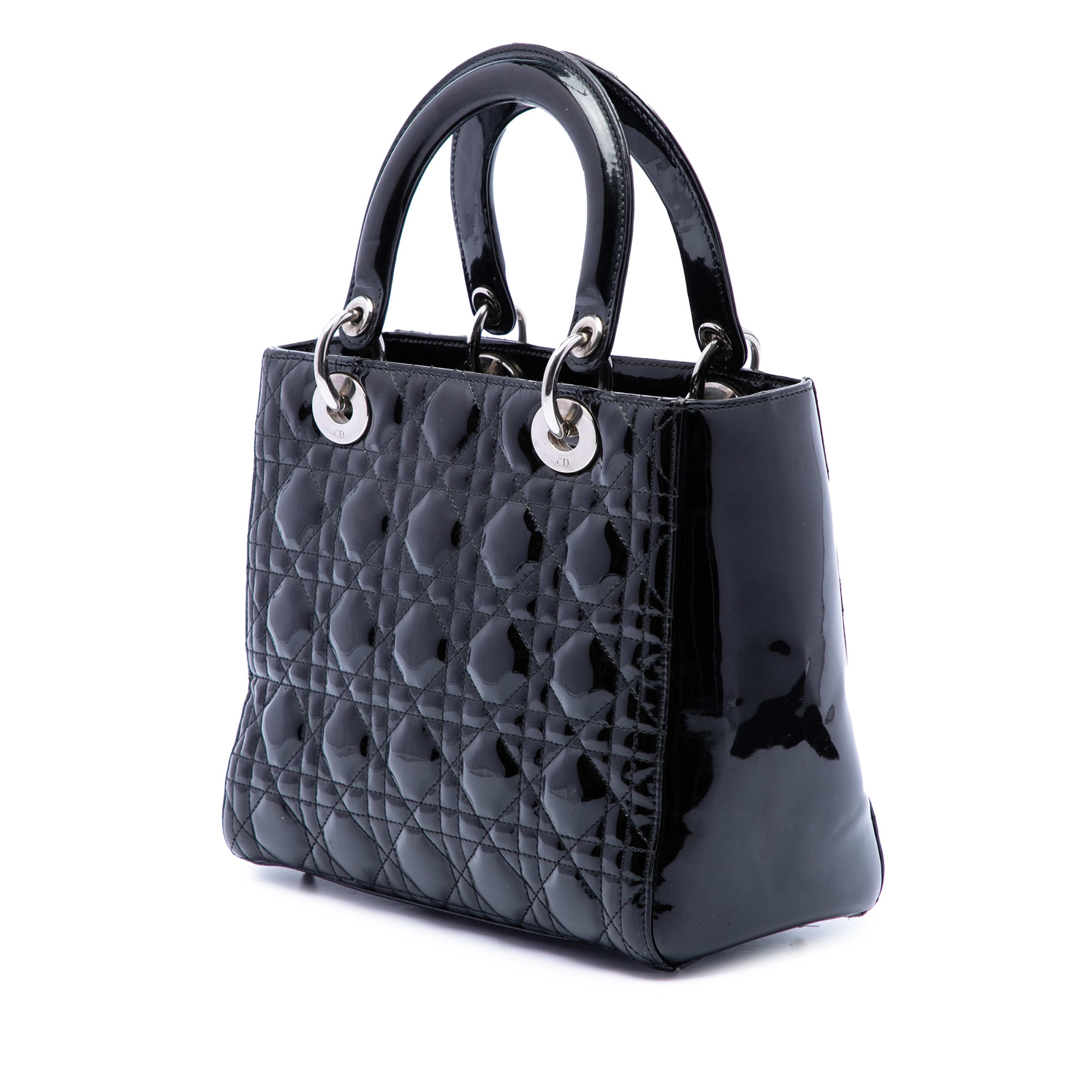 Dior Medium Patent Cannage Lady Dior, från Luxclusif, i färgen black. Klicka för att öppna bilden i stort format