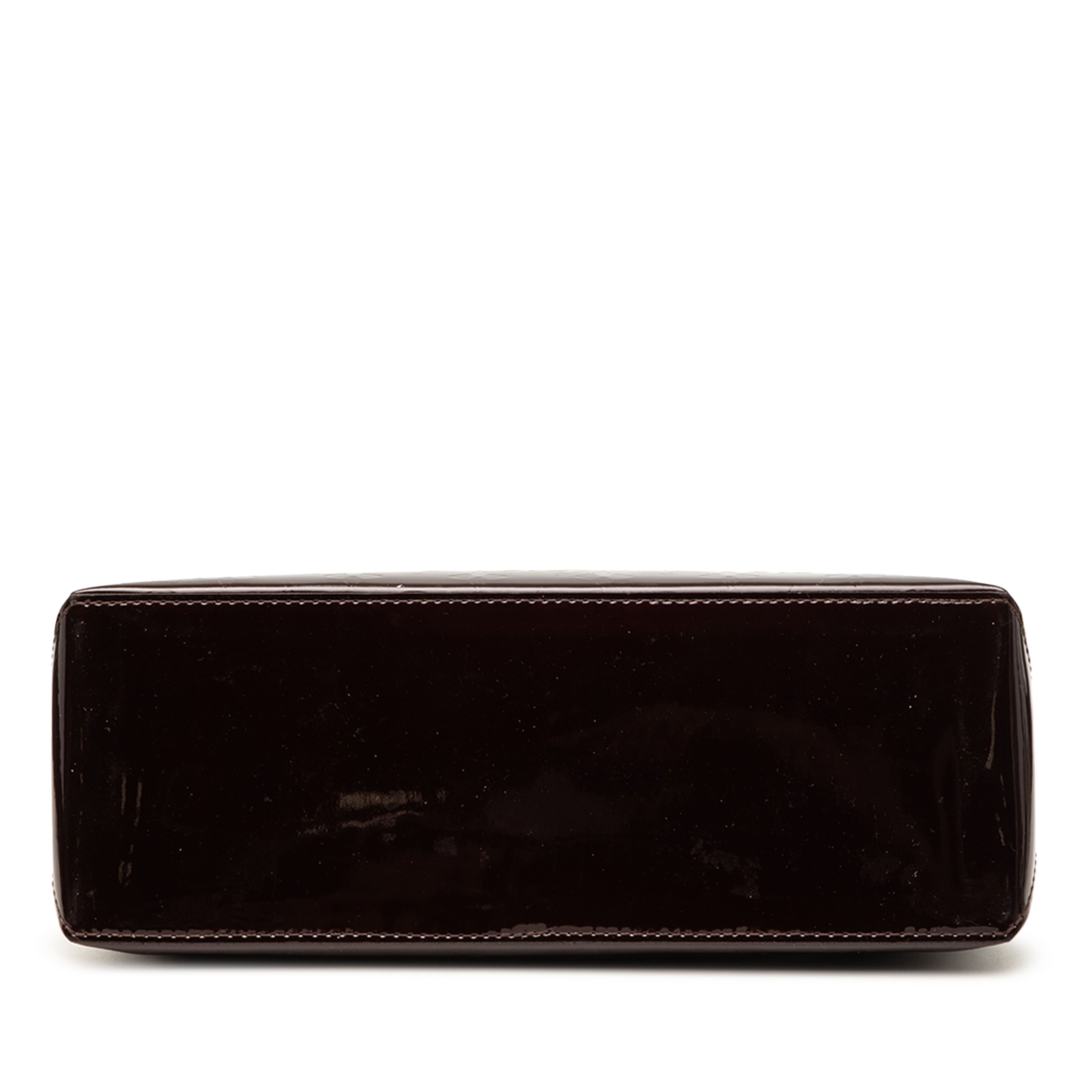 Louis Vuitton Monogram Vernis Wilshire Pm, från Luxclusif, i färgen purple. Klicka för att öppna bilden i stort format
