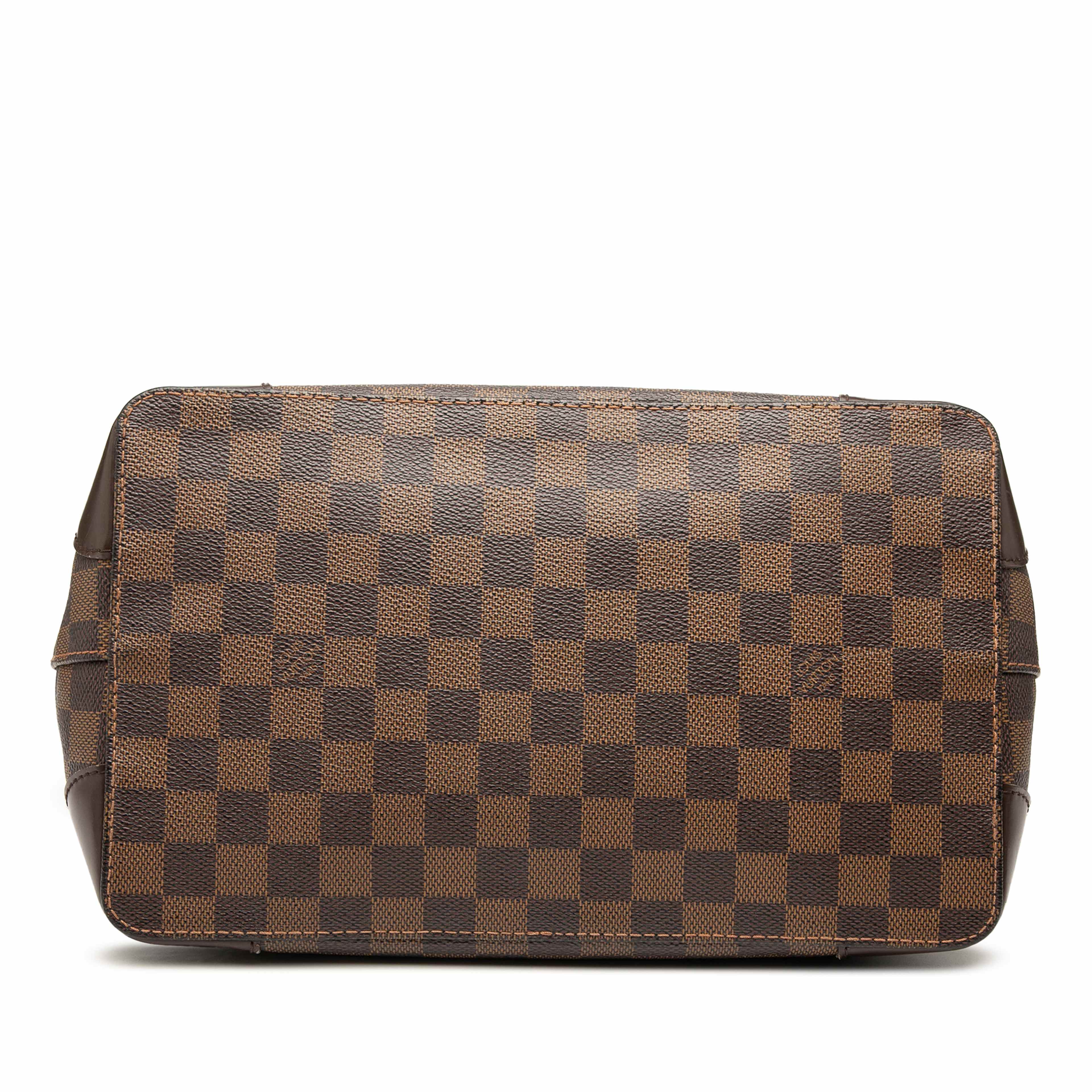 Louis Vuitton Damier Ebene Hampstead Pm, från Luxclusif, i färgen brown. Klicka för att öppna bilden i stort format