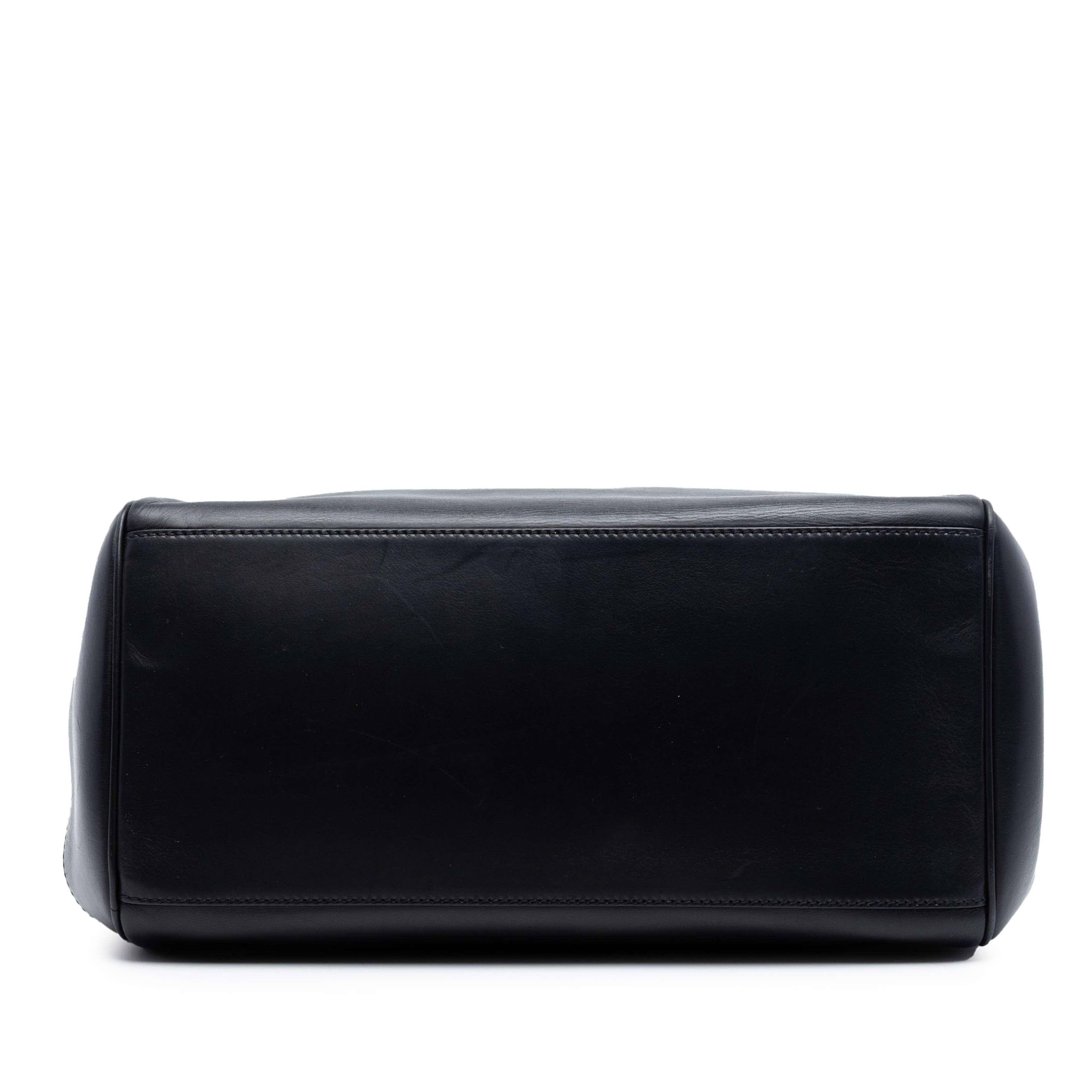 Bottega Veneta Intrecciato Trimmed Leather Ducale Top Handle Bag, från Luxclusif, i färgen svart. Klicka för att öppna bilden i stort format