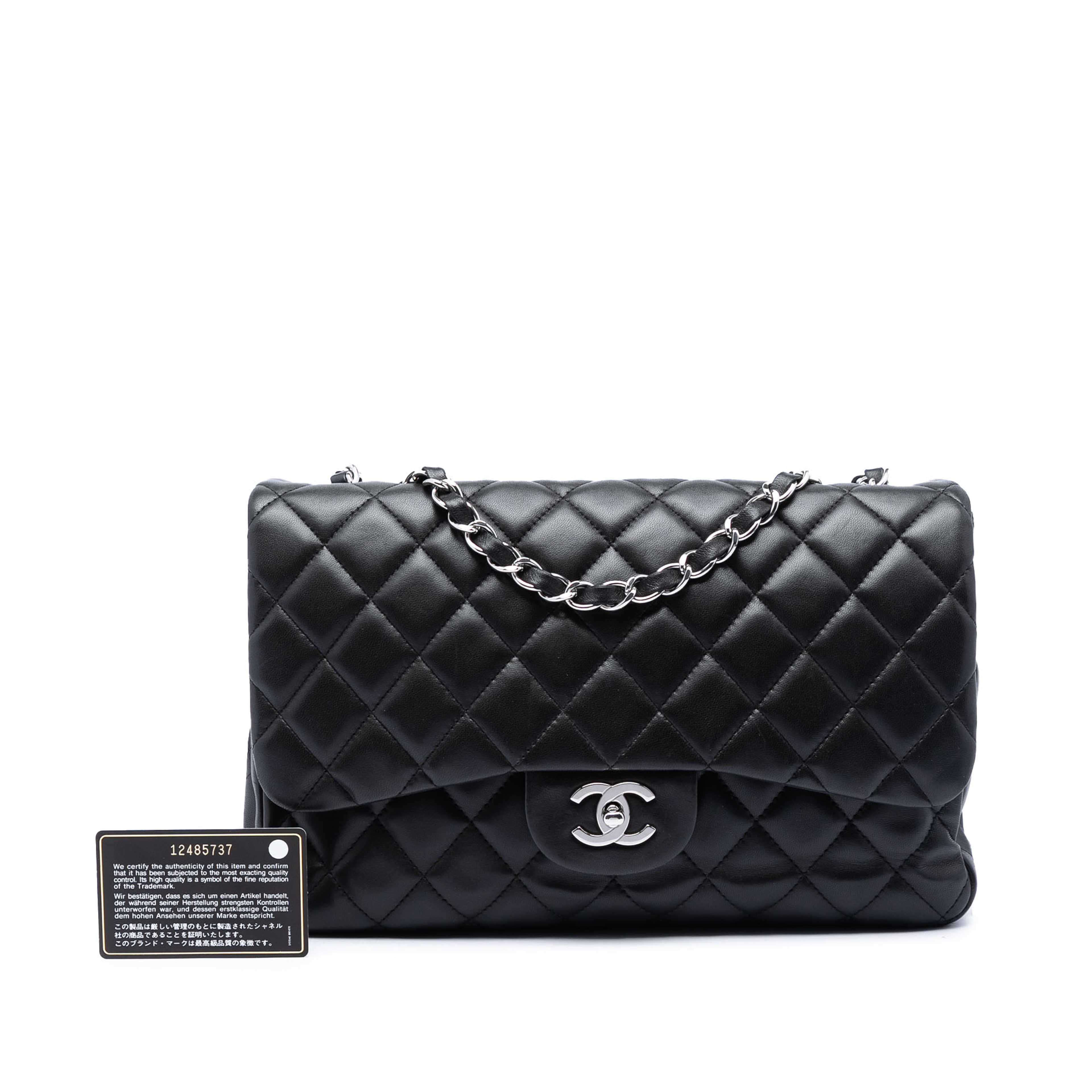 Chanel Jumbo Classic Lambskin Single Flap, från Luxclusif, i färgen svart. Klicka för att öppna bilden i stort format