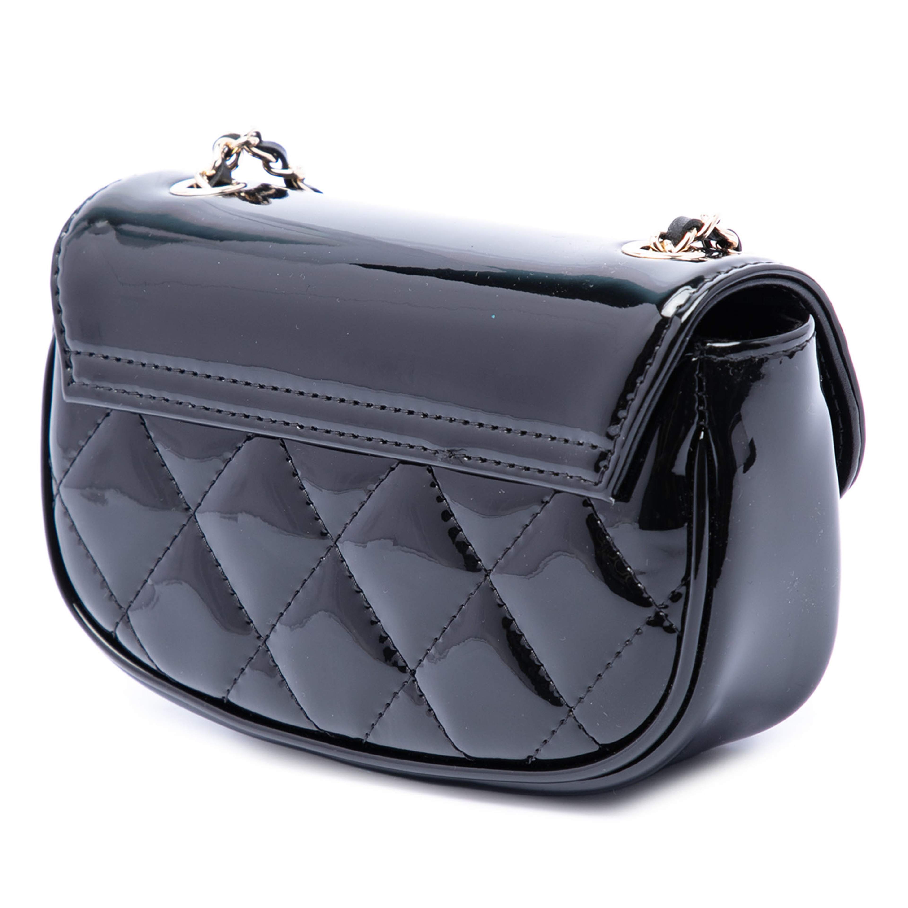 Chanel Mini Cc Quilted Patent Single Flap, från Luxclusif, i färgen svart. Klicka för att öppna bilden i stort format