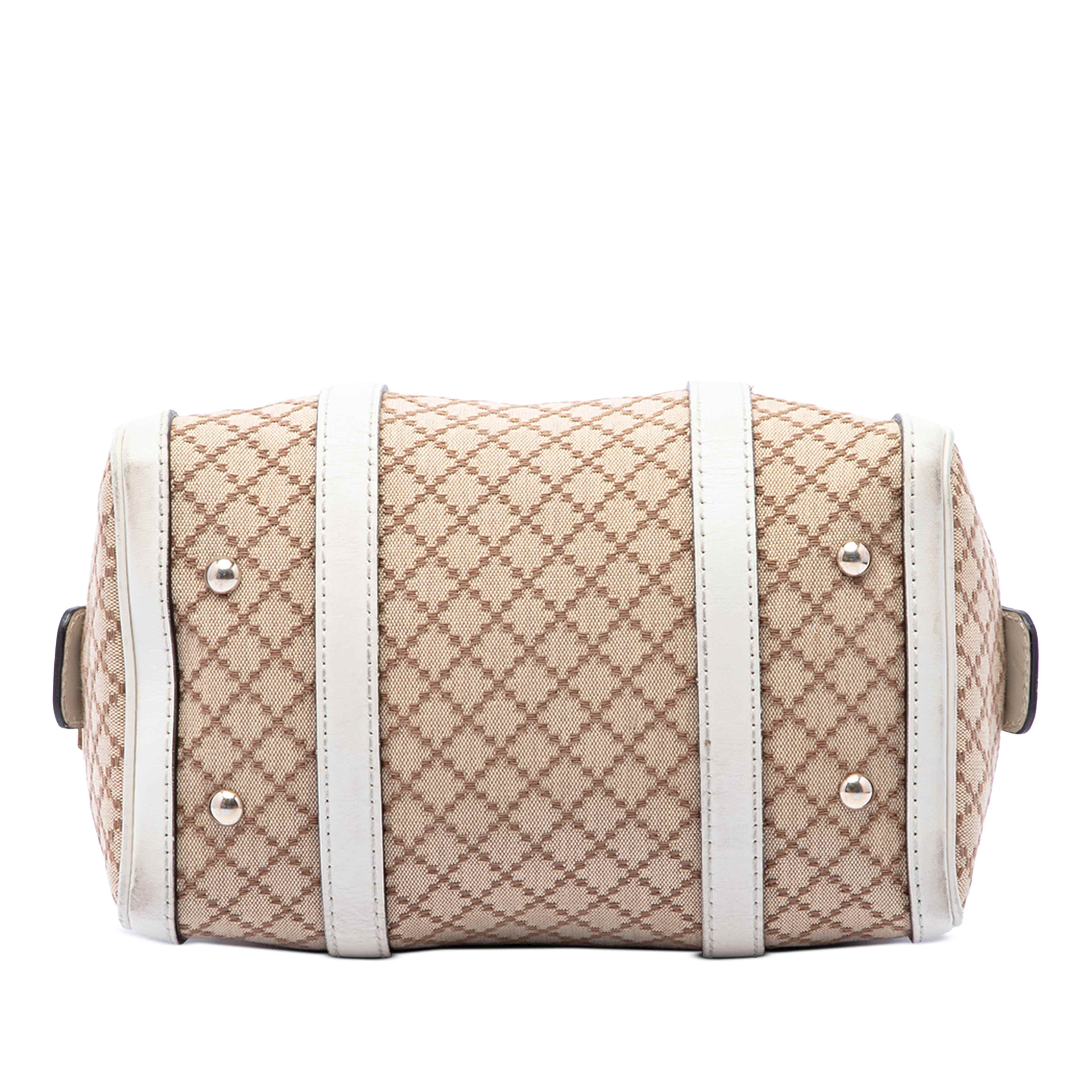 Gucci Small Diamante Canvas Joy Boston Bag, från Luxclusif, i färgen beige. Klicka för att öppna bilden i stort format