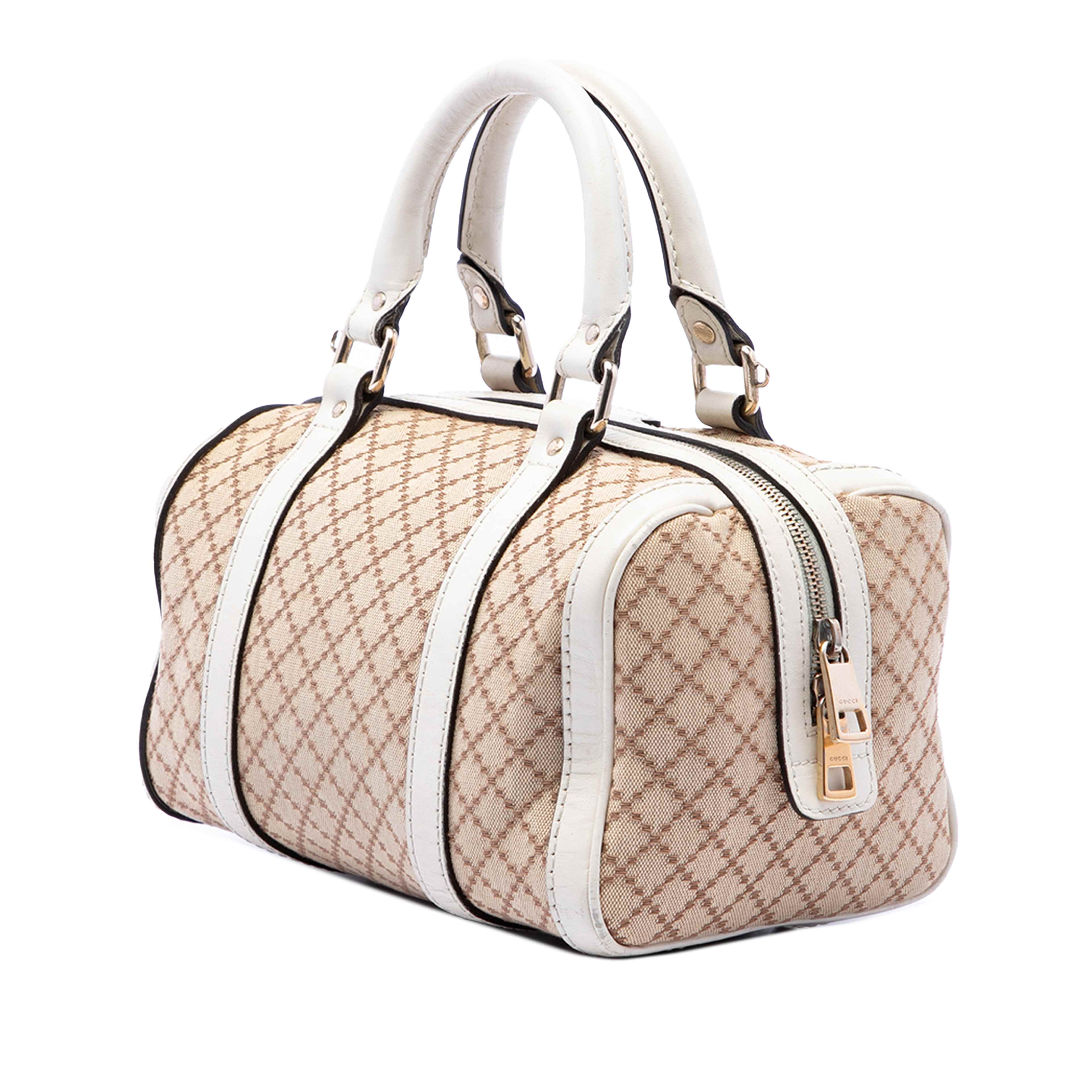 Gucci Small Diamante Canvas Joy Boston Bag, från Luxclusif, i färgen beige. Klicka för att öppna bilden i stort format