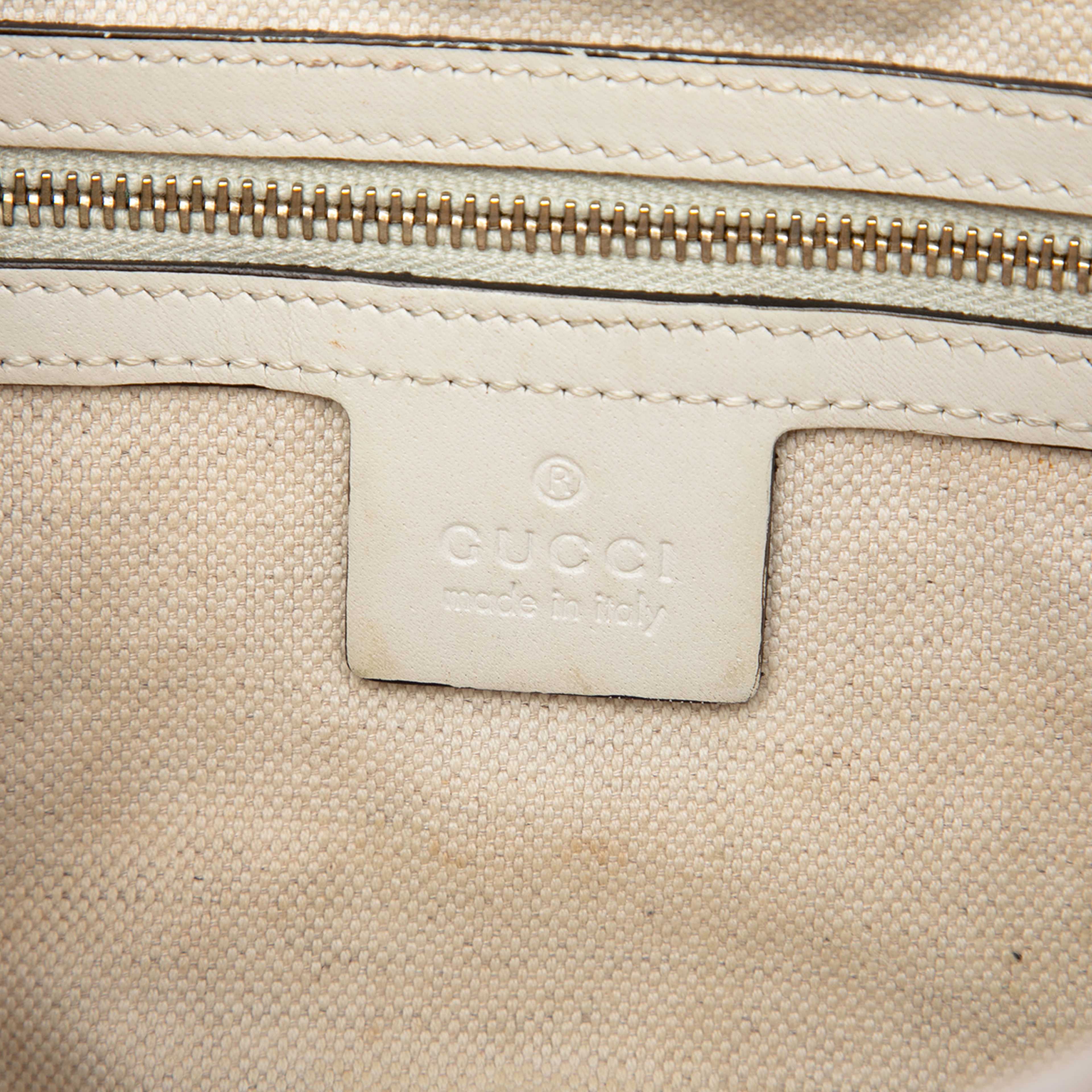 Gucci Small Diamante Canvas Joy Boston Bag, från Luxclusif, i färgen beige. Klicka för att öppna bilden i stort format