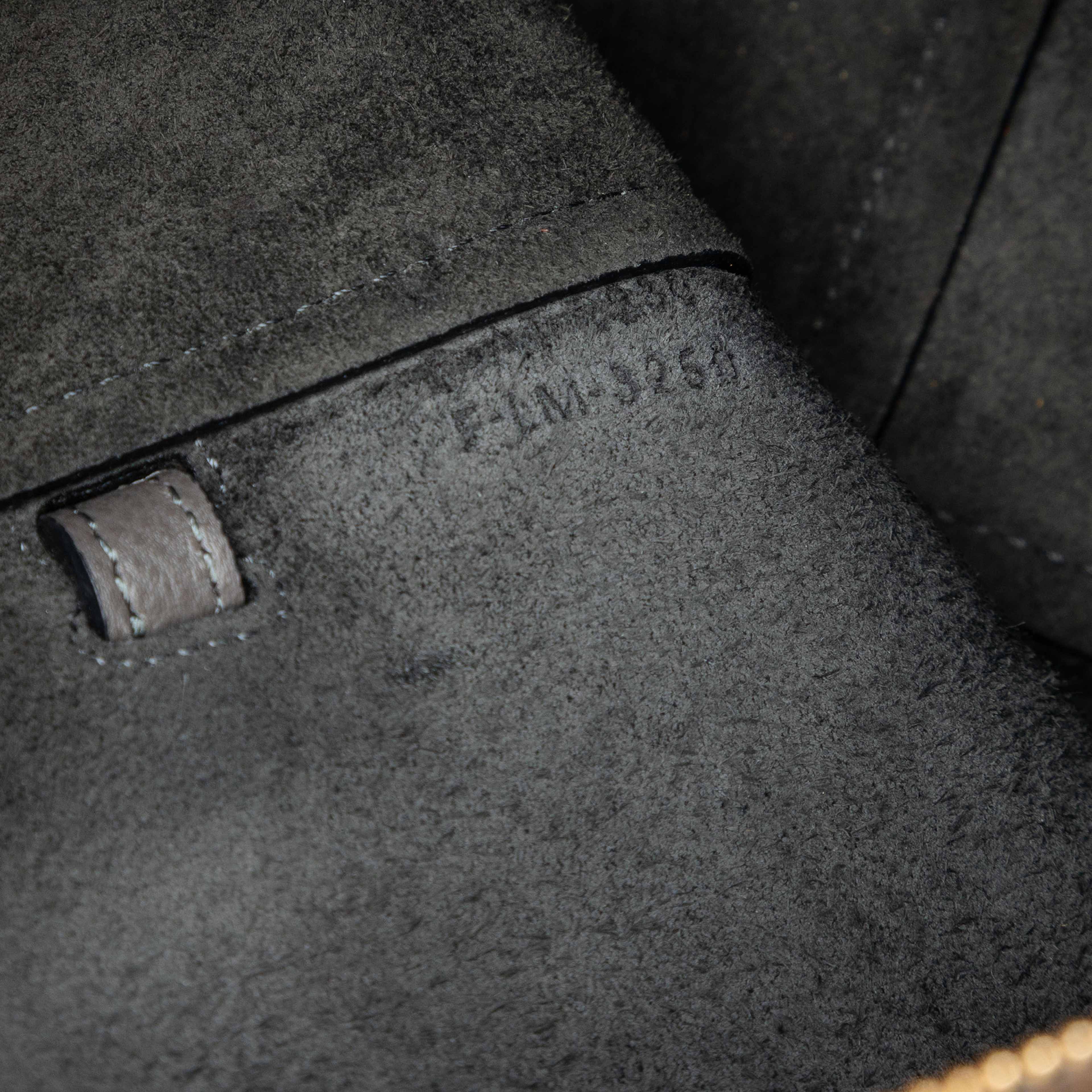 Celine Nano Grained Calfskin Belt Bag, från Luxclusif, i färgen gray. Klicka för att öppna bilden i stort format