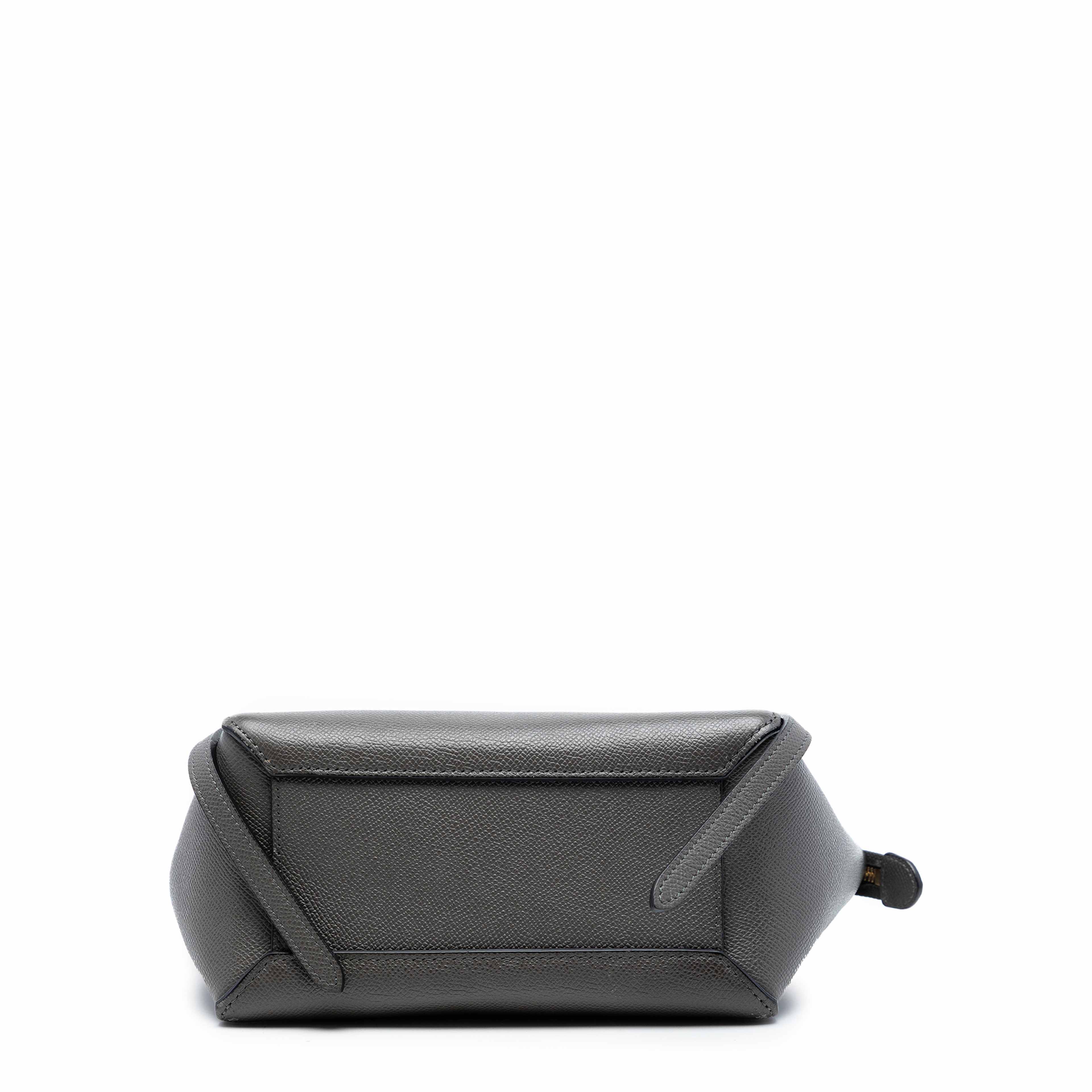 Celine Nano Grained Calfskin Belt Bag, från Luxclusif, i färgen grå. Klicka för att öppna bilden i stort format