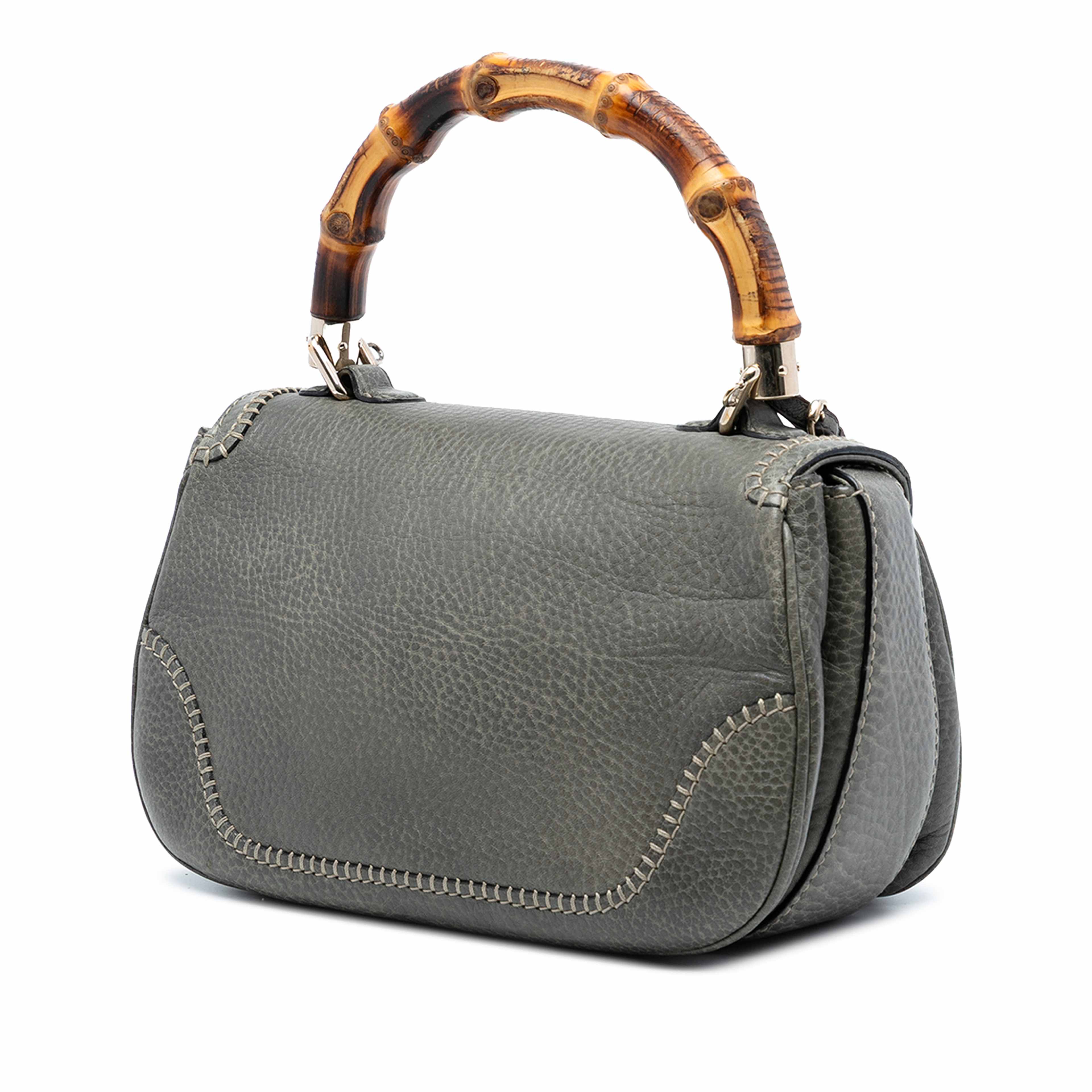 Gucci Medium Calfskin New Bamboo Top Handle Bag, från Luxclusif, i färgen gray. Klicka för att öppna bilden i stort format