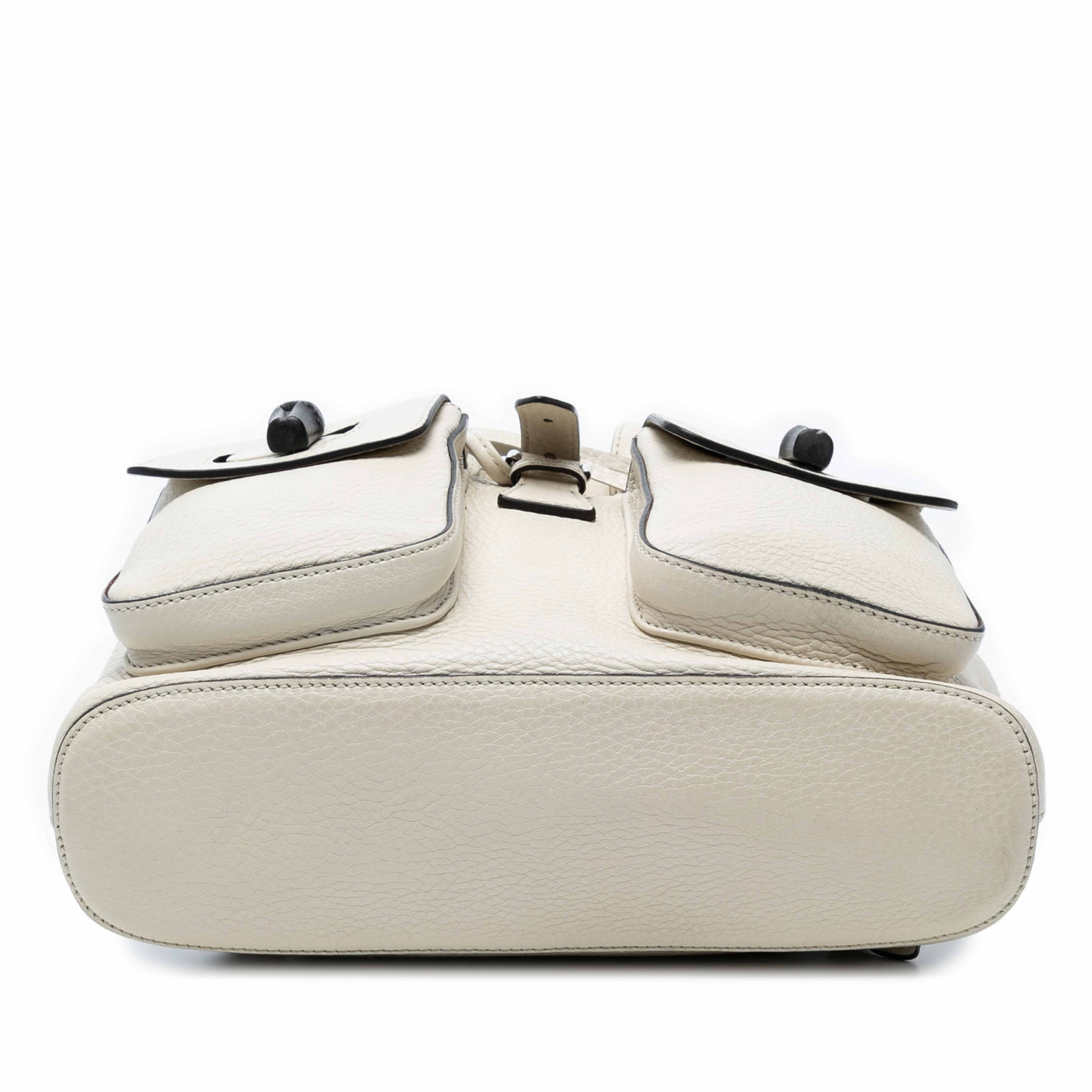 Gucci Leather Bamboo Tassel Backpack, från Luxclusif, i färgen ivory. Klicka för att öppna bilden i stort format