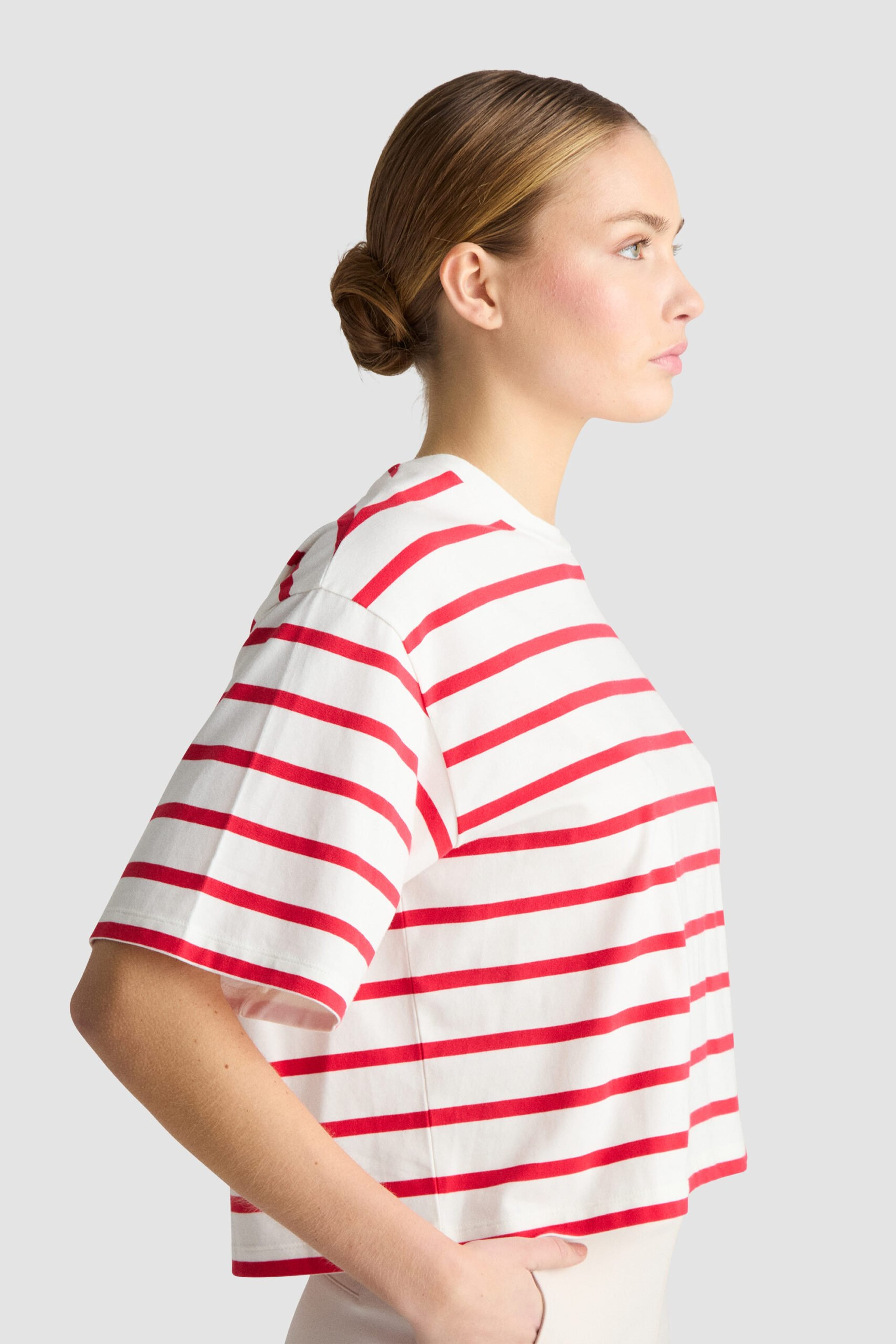 Tibi Tee - Raspberry Stripe, från Residus, i färgen red. Klicka för att öppna bilden i stort format