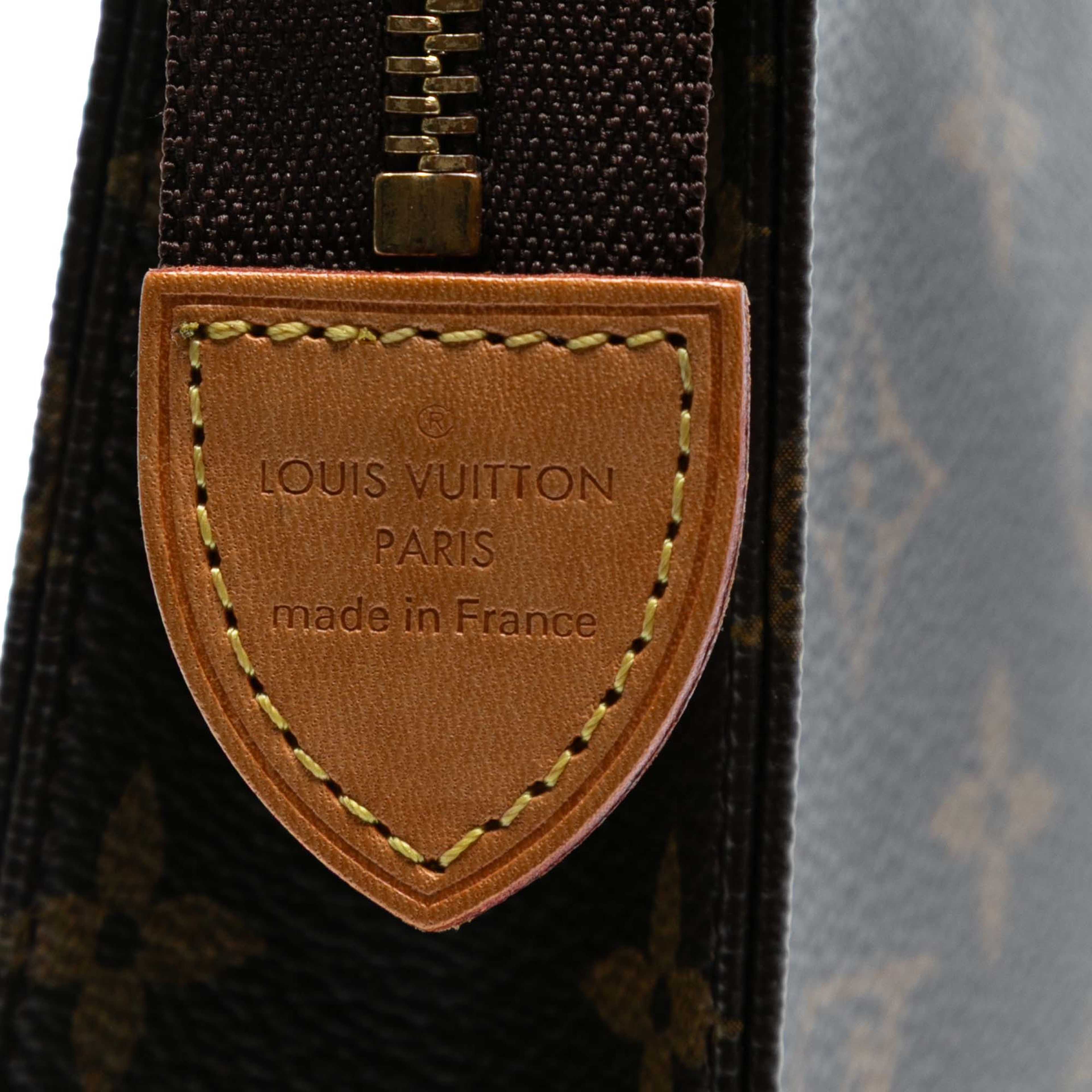 Louis Vuitton Monogram Toiletry Pouch 26, från Luxclusif, i färgen brown. Klicka för att öppna bilden i stort format