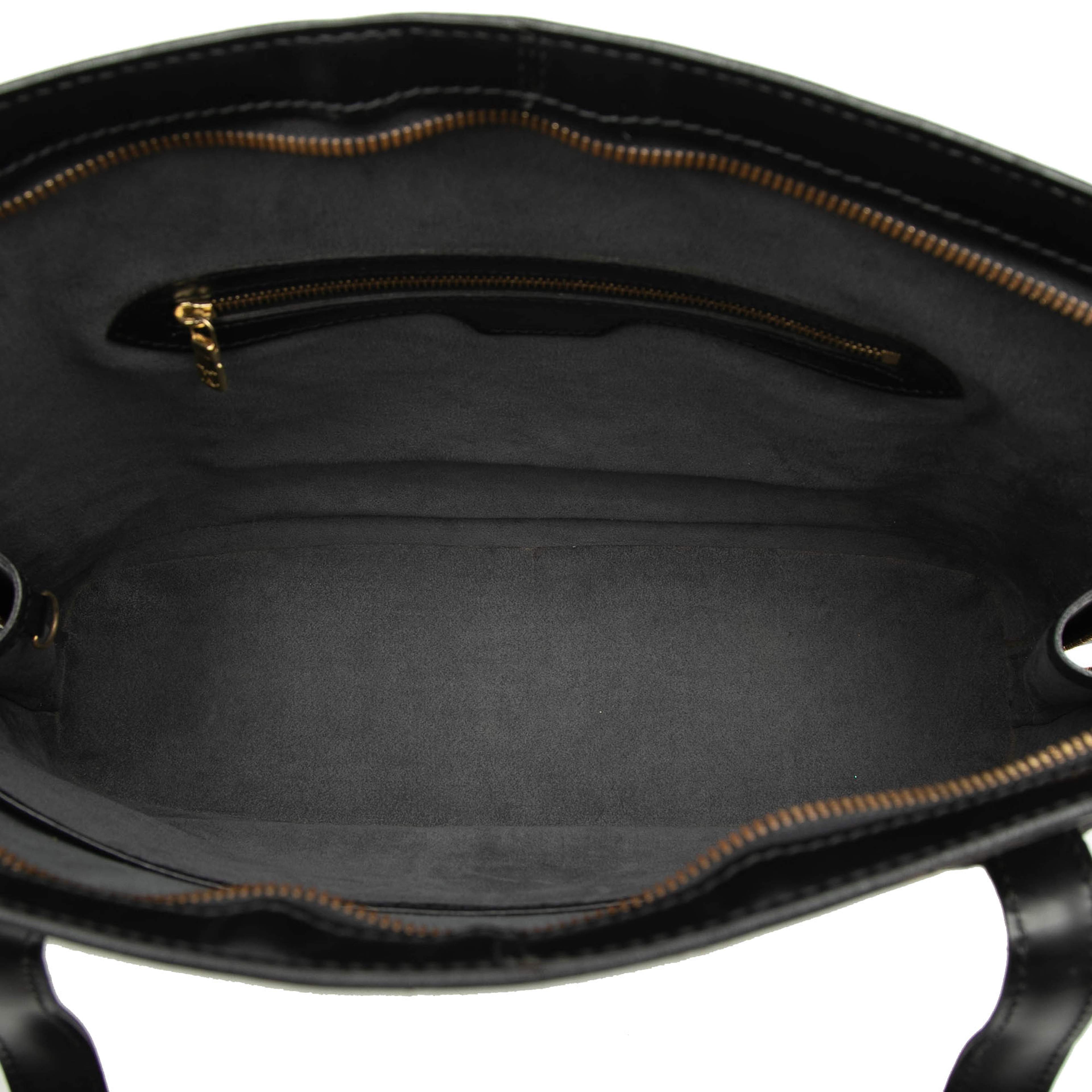 Louis Vuitton Epi Lussac, från Luxclusif, i färgen black. Klicka för att öppna bilden i stort format