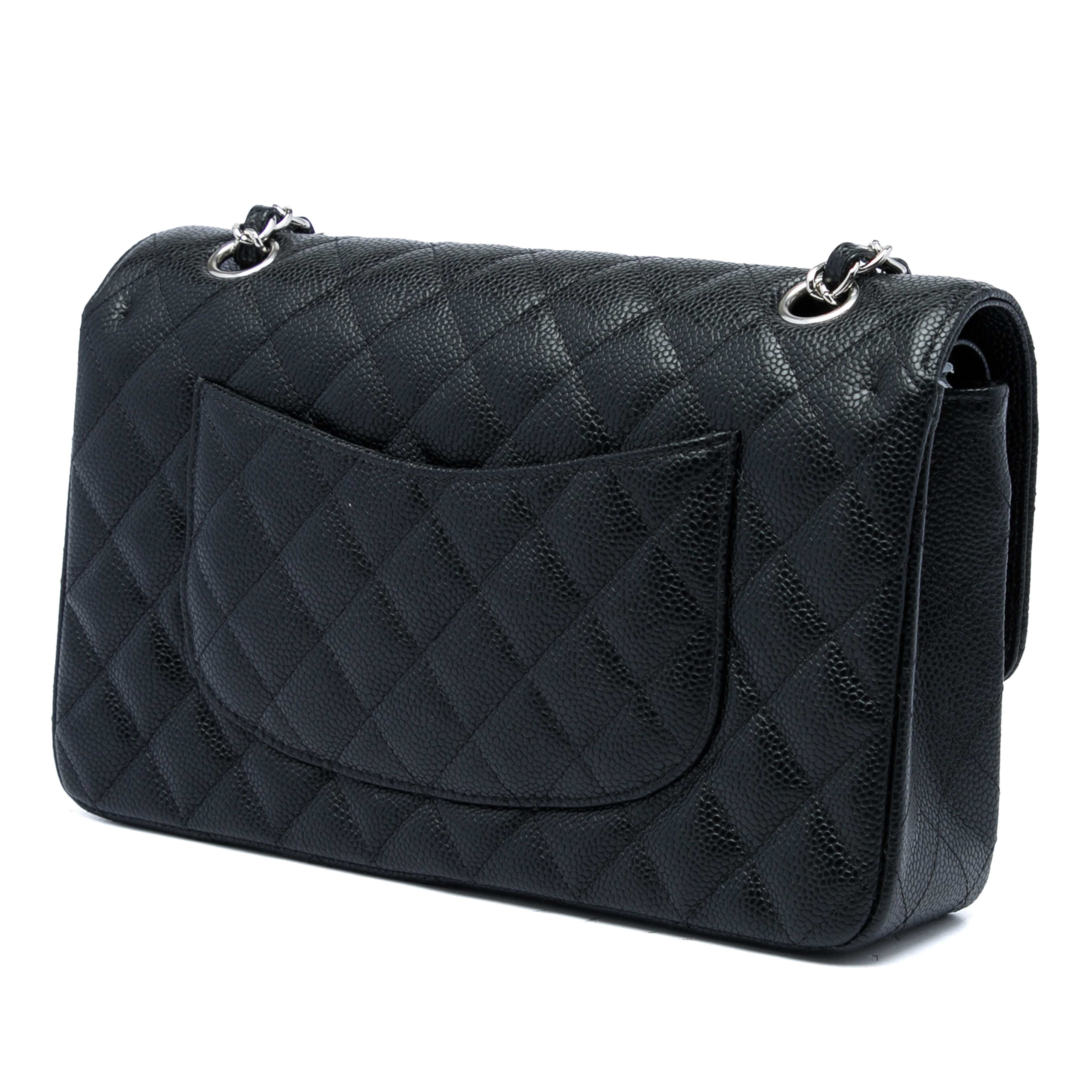 Chanel Medium Classic Caviar Double Flap, från Luxclusif, i färgen svart. Klicka för att öppna bilden i stort format