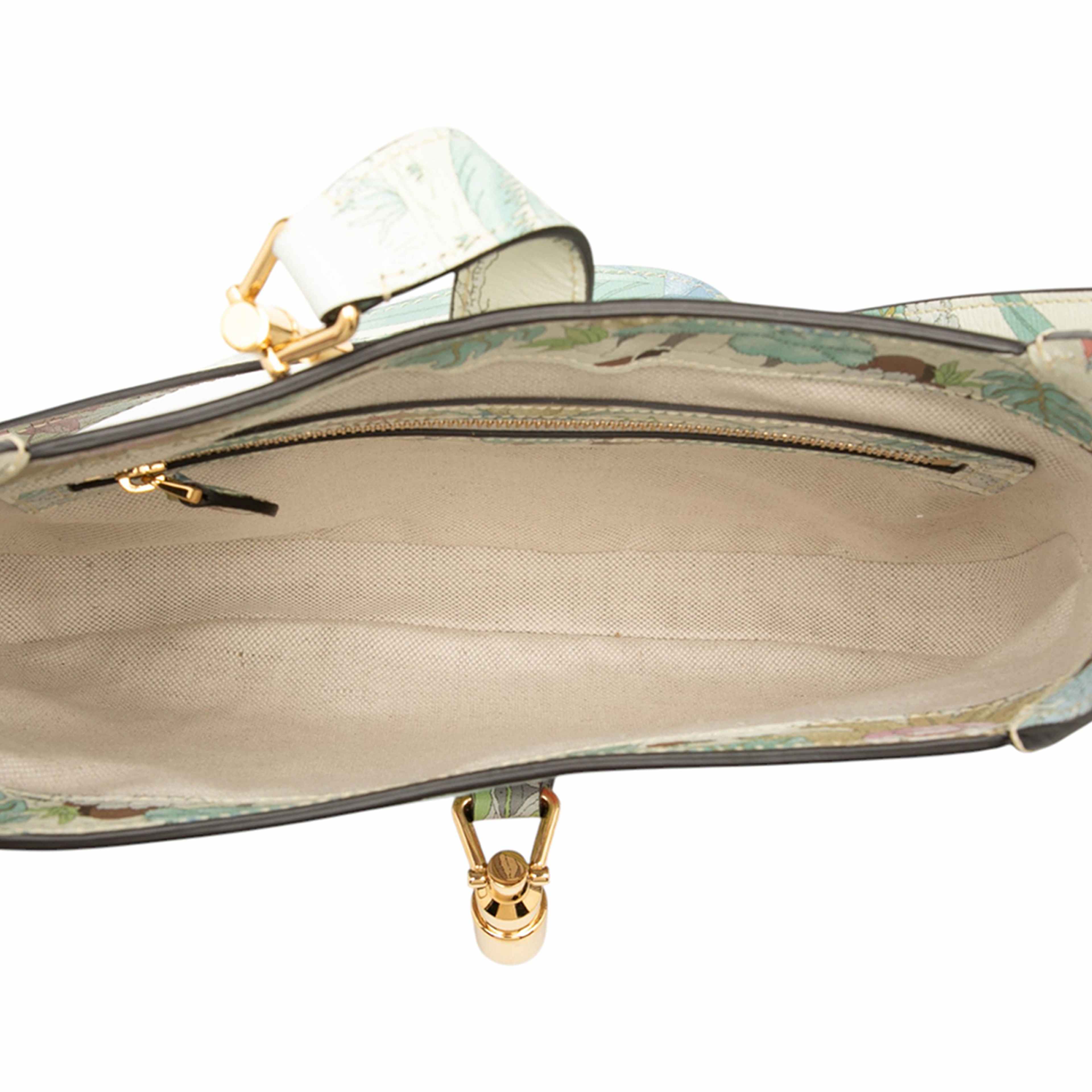 Gucci Small Calfskin Tiger Jackie 1961 Crossbody, från Luxclusif, i färgen blue. Klicka för att öppna bilden i stort format