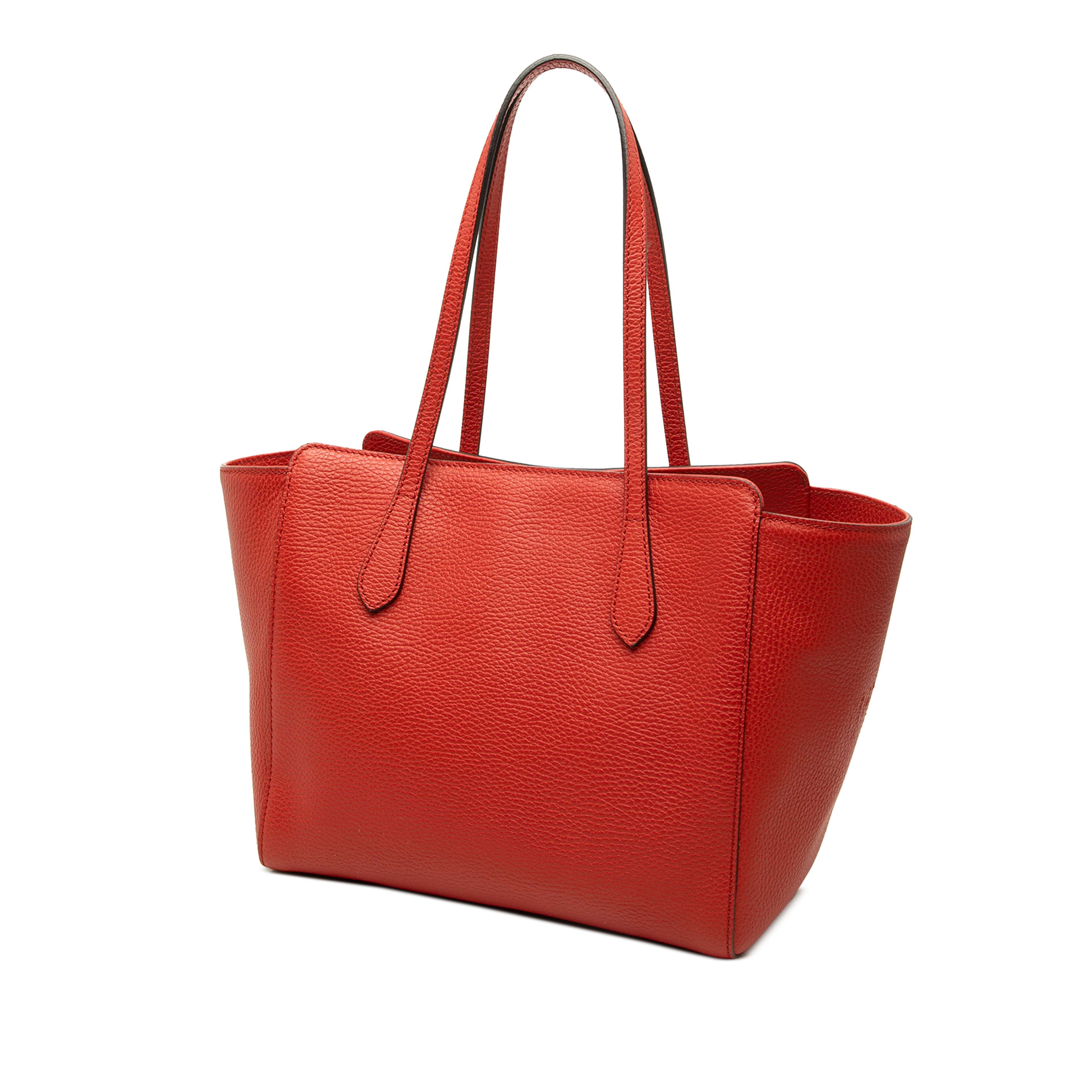 Gucci Small Calfskin Swing Tote, från Luxclusif, i färgen röd. Klicka för att öppna bilden i stort format