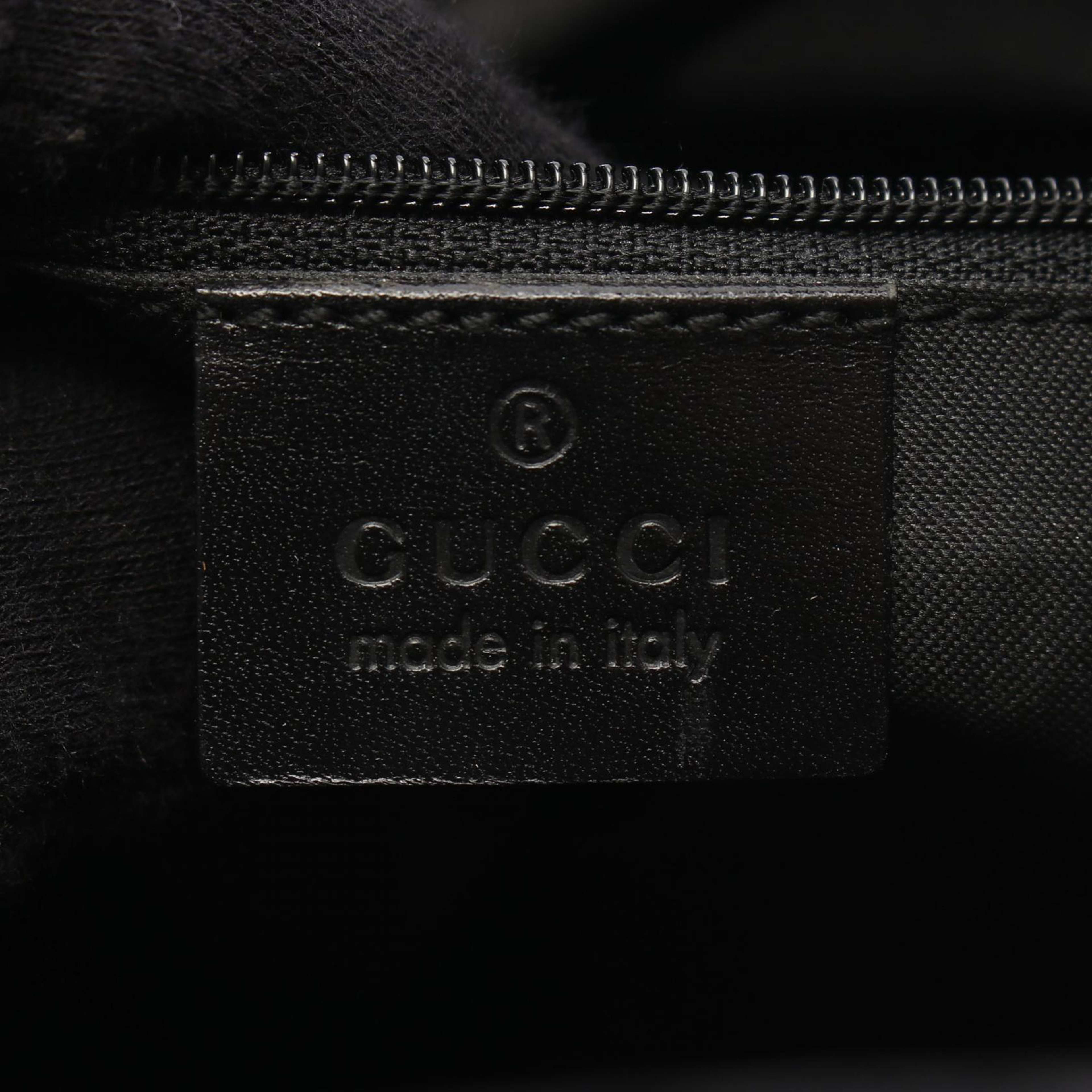 Gucci Gg Canvas Handbag, från Luxclusif, i färgen black.